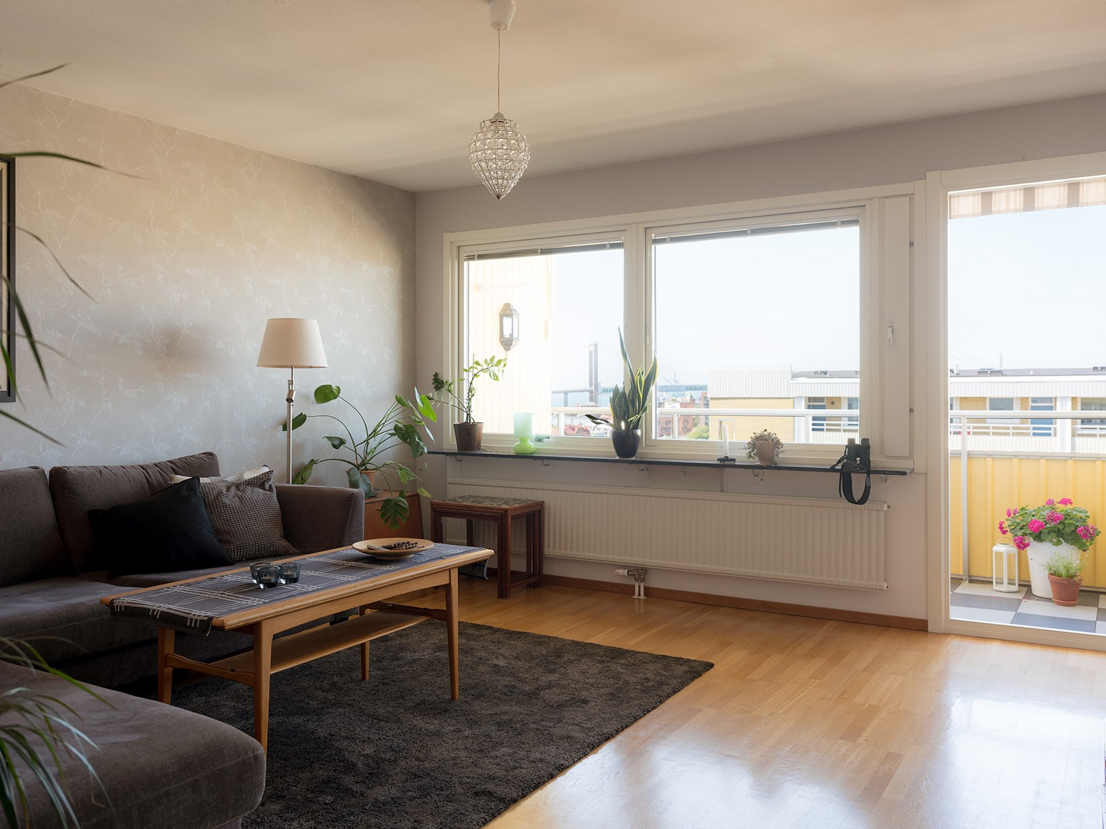 Storslagen utsikt från husets högsta våning! Garageplats ingår!