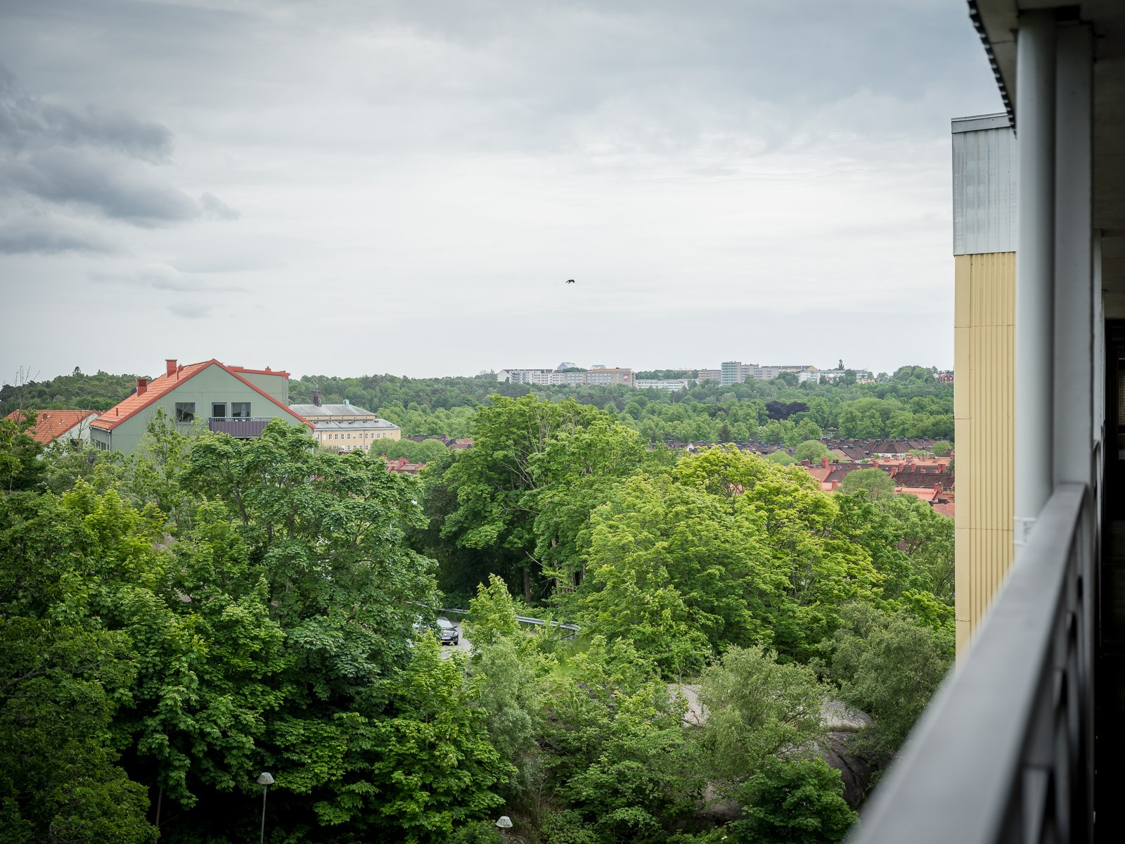 Storslagen utsikt från husets högsta våning! Garageplats ingår!