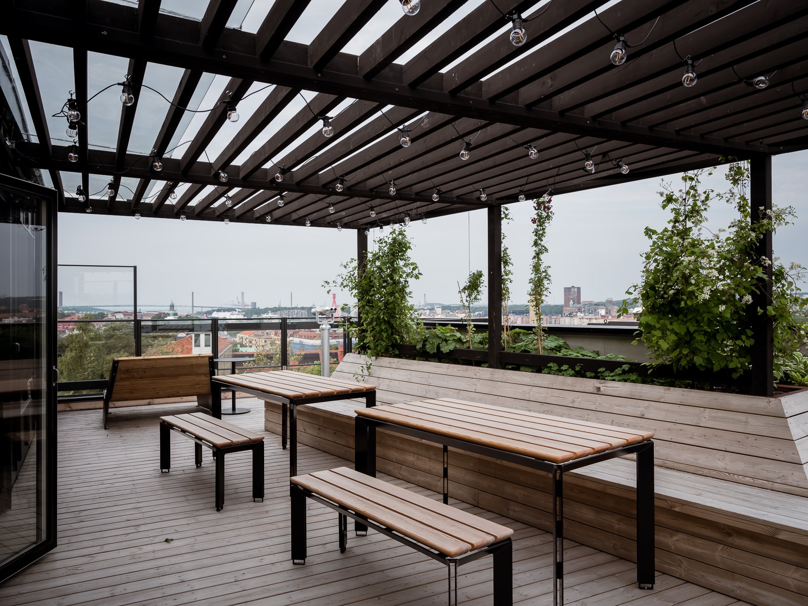 Totalarea på 34 kvm – härliga umgängesytor och stor uteplats