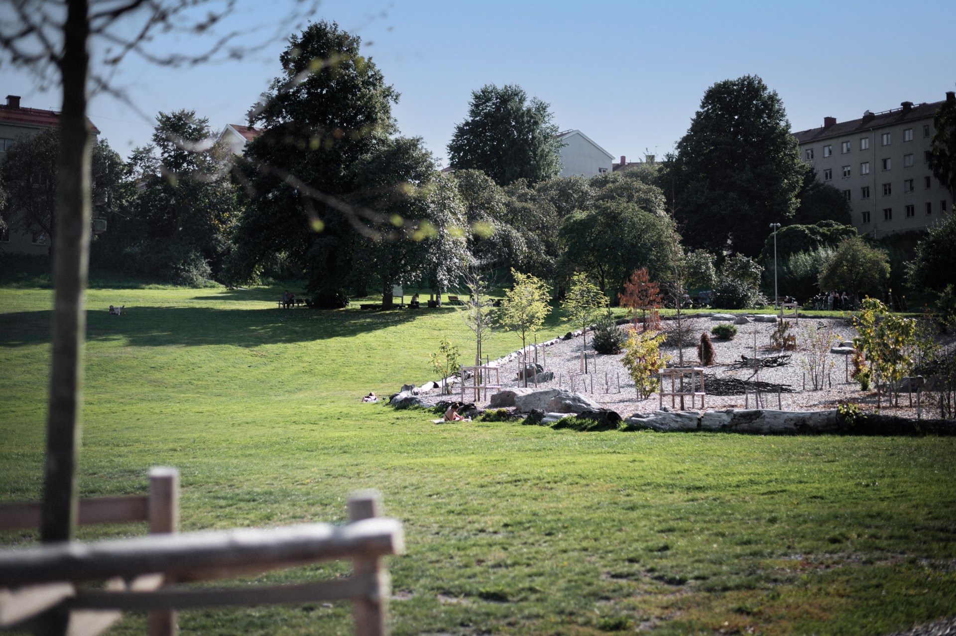 Gaveltrea med inglasad och generös hörnbalkong