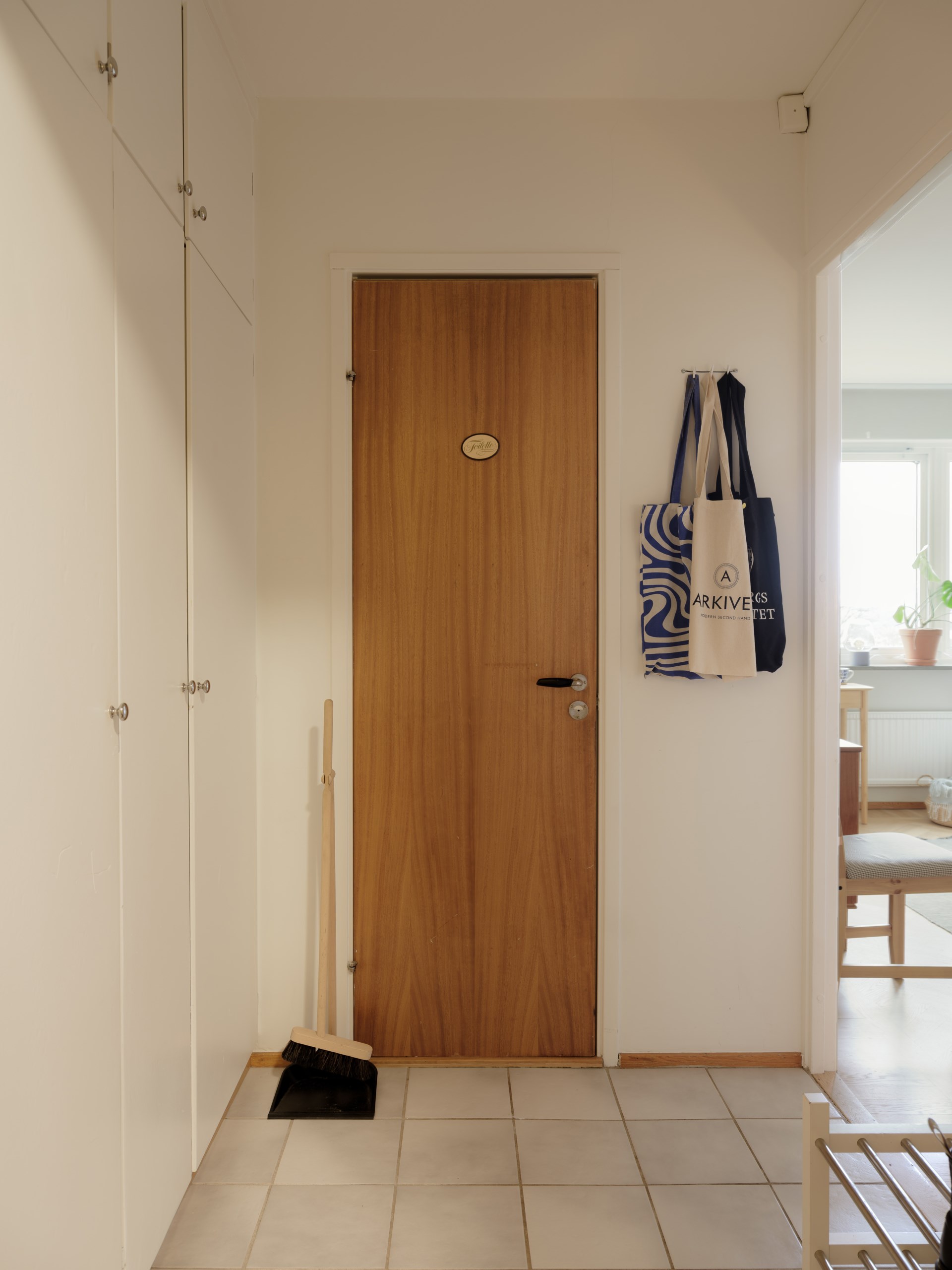 Insynsskyddad etta med härlig utsikt – egen garageplats ingår