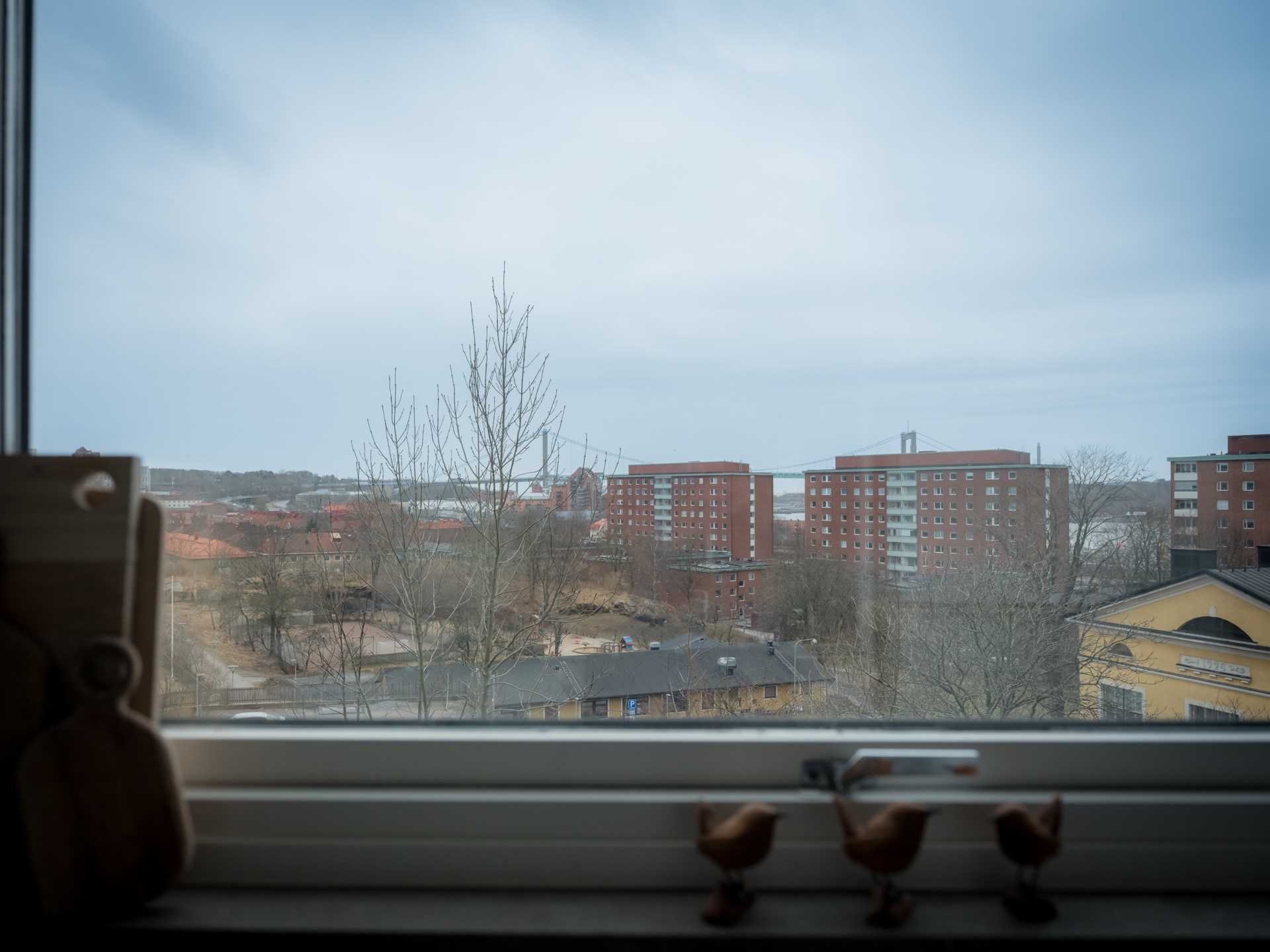 Insynsskyddad etta med härlig utsikt – egen garageplats ingår