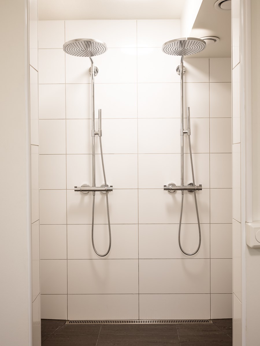 Insynsskyddad etta med härlig utsikt – egen garageplats ingår