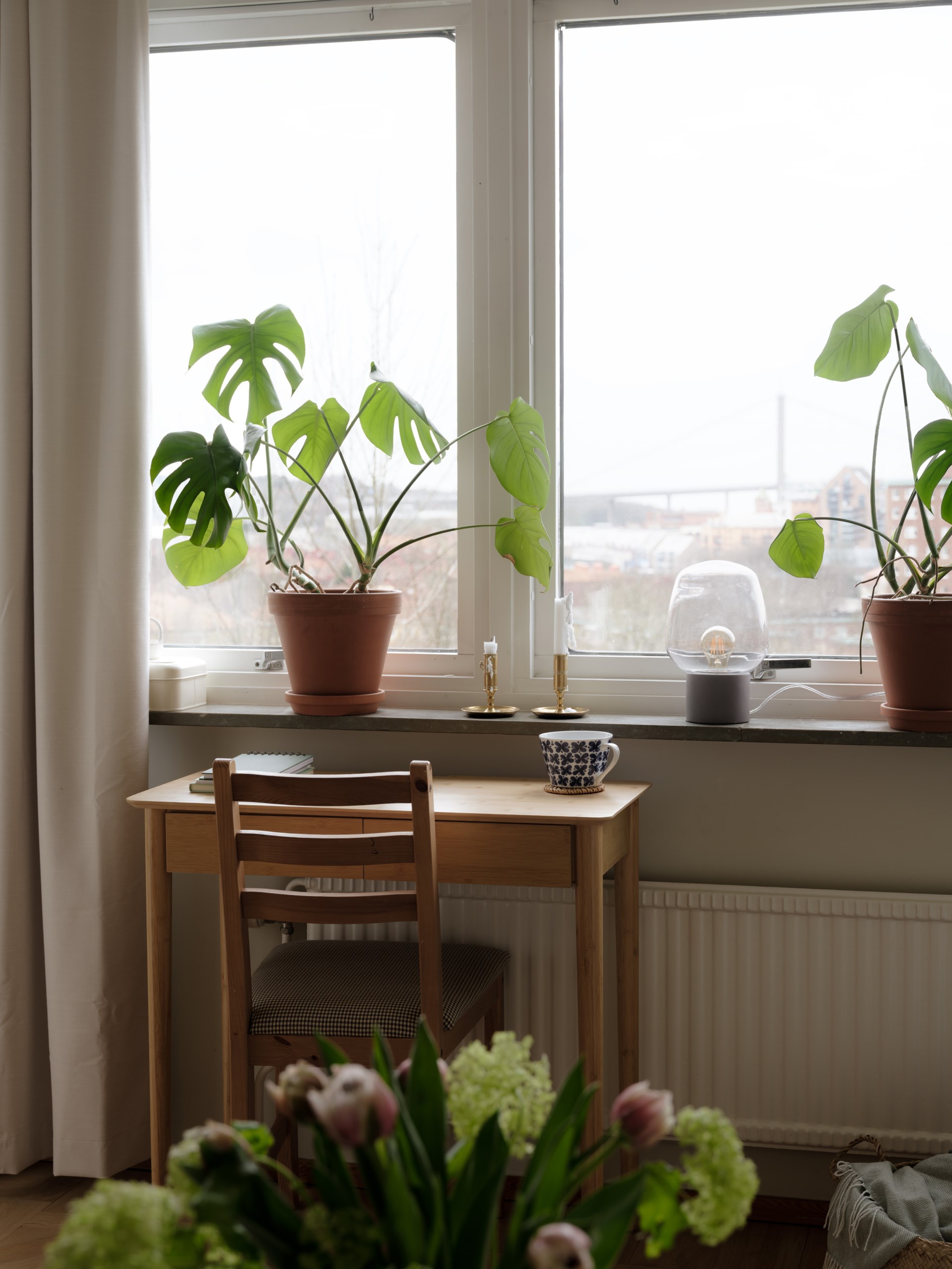 Insynsskyddad etta med härlig utsikt – egen garageplats ingår