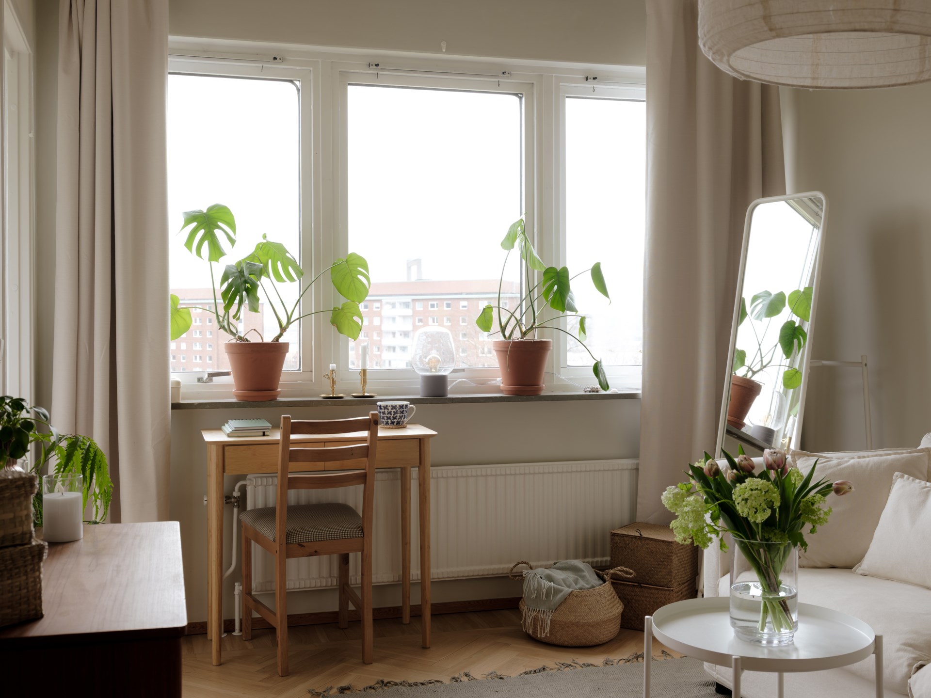 Insynsskyddad etta med härlig utsikt – egen garageplats ingår