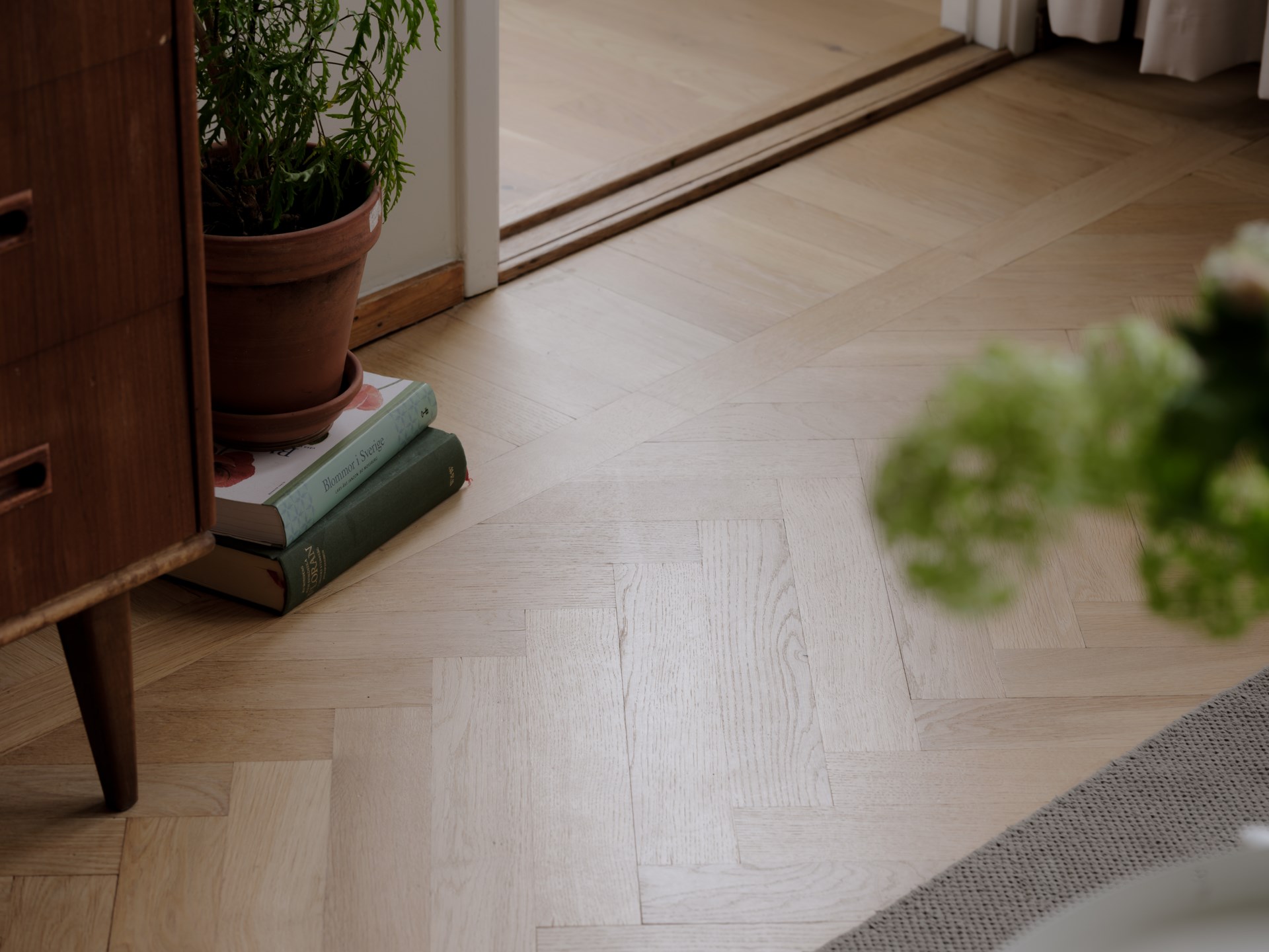 Insynsskyddad etta med härlig utsikt – egen garageplats ingår