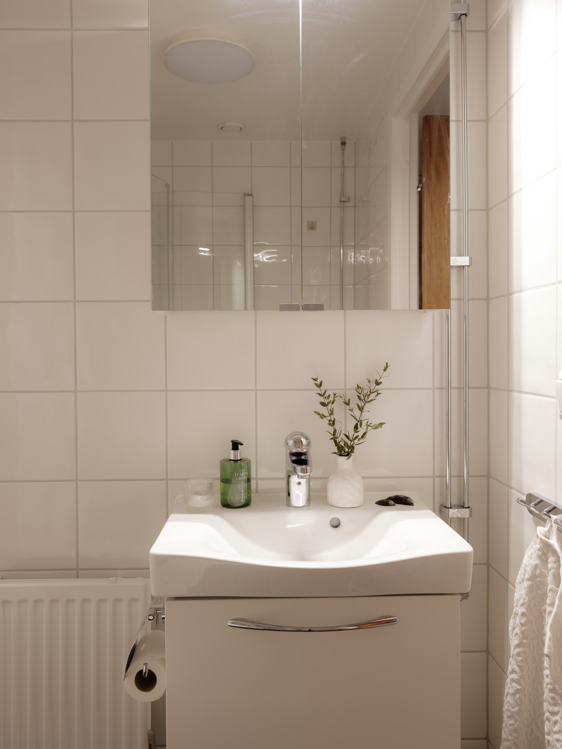 Insynsskyddad etta med härlig utsikt – egen garageplats ingår