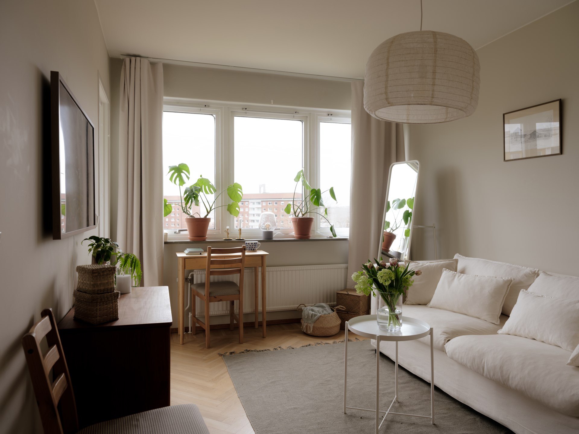 Insynsskyddad etta med härlig utsikt – egen garageplats ingår