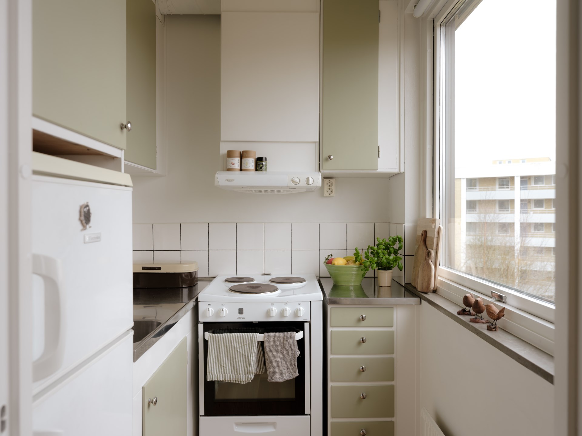 Insynsskyddad etta med härlig utsikt – egen garageplats ingår