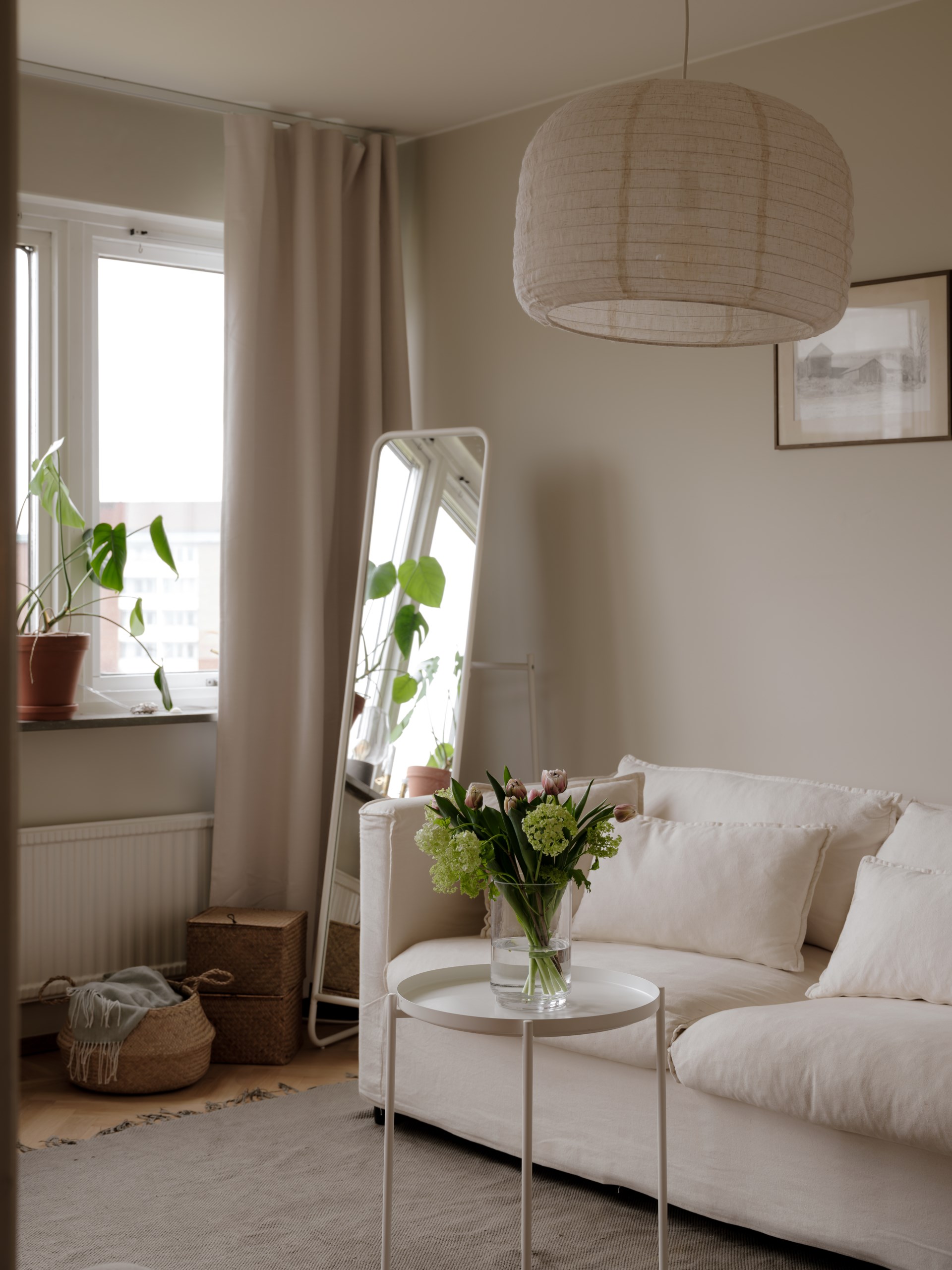 Insynsskyddad etta med härlig utsikt – egen garageplats ingår