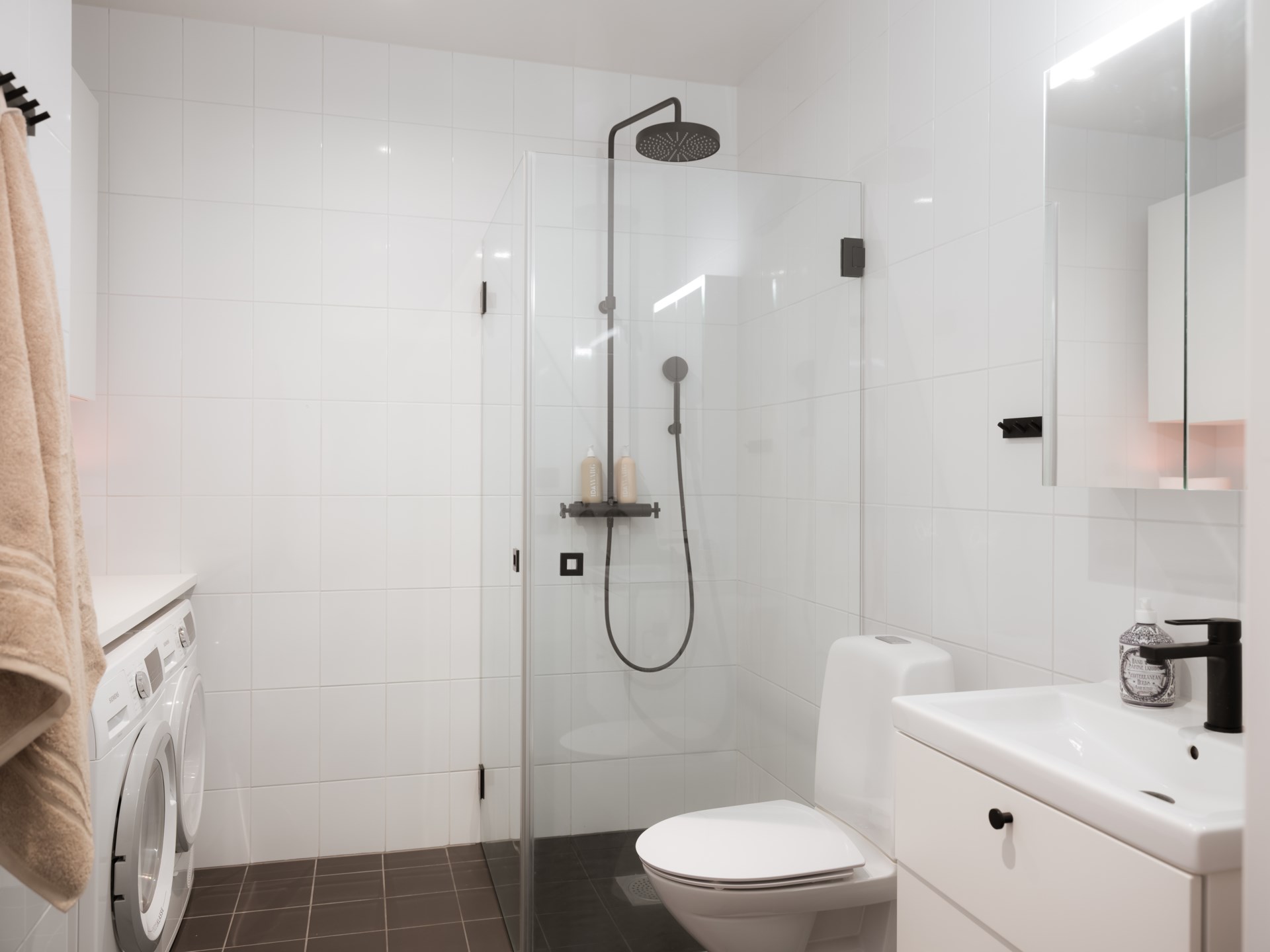 Generös trea med balkong och uteplats