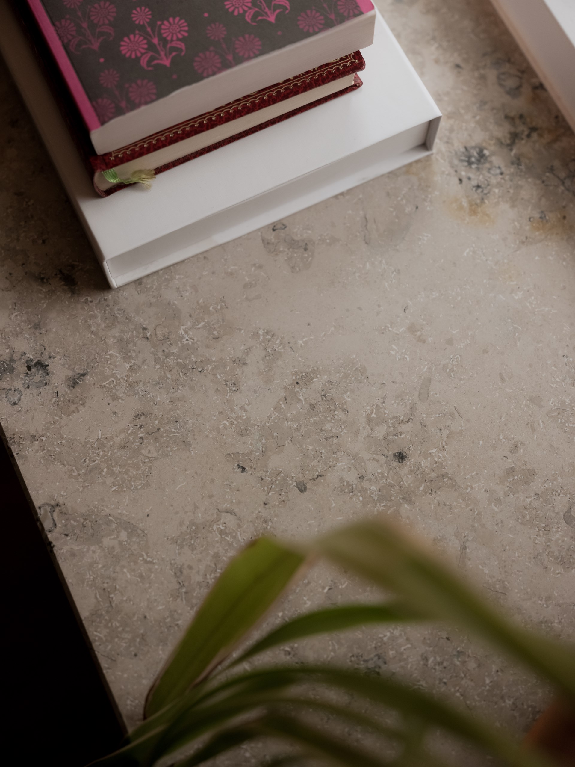 Generös trea med balkong och uteplats