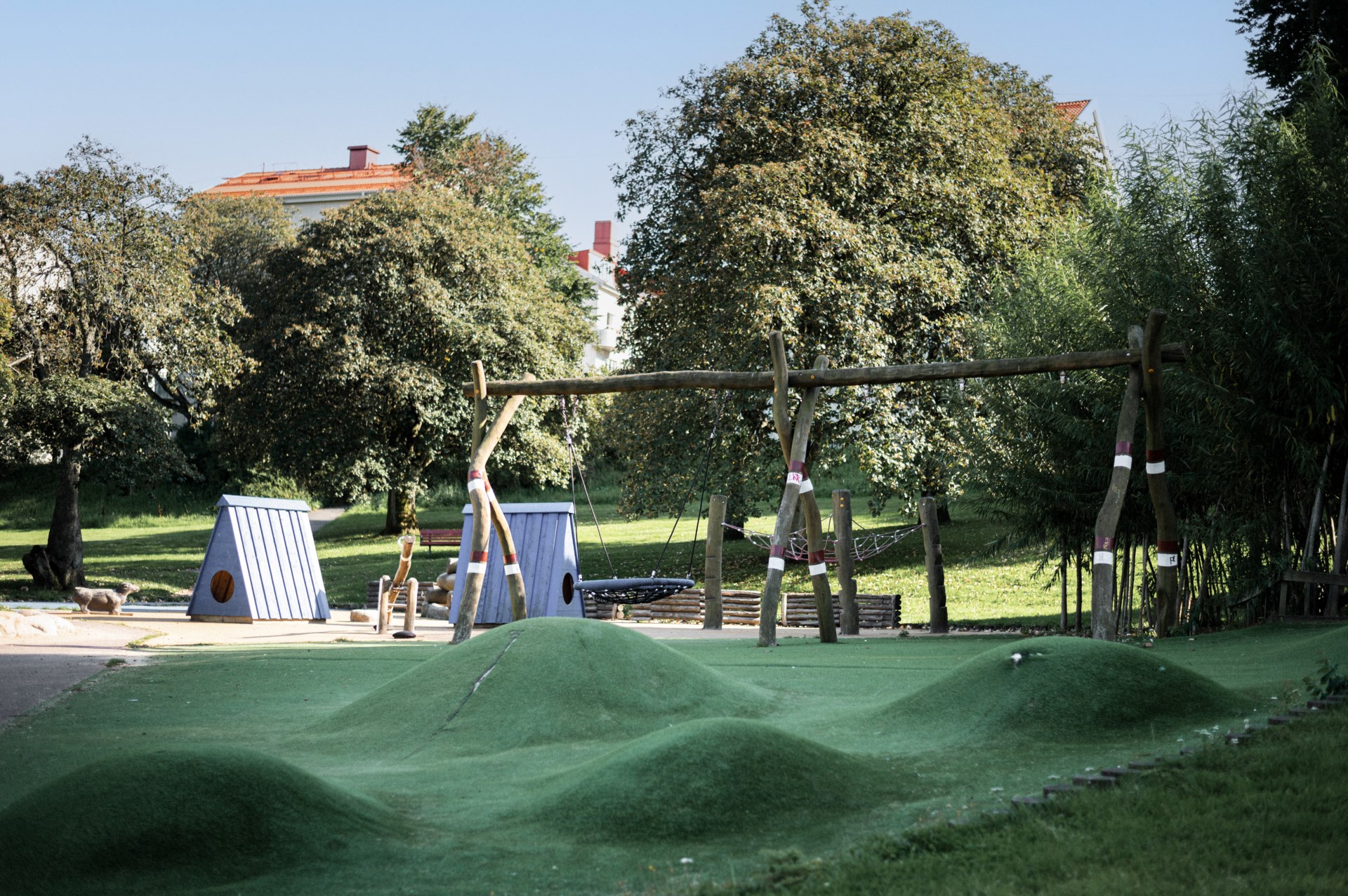 Generös trea med balkong och uteplats