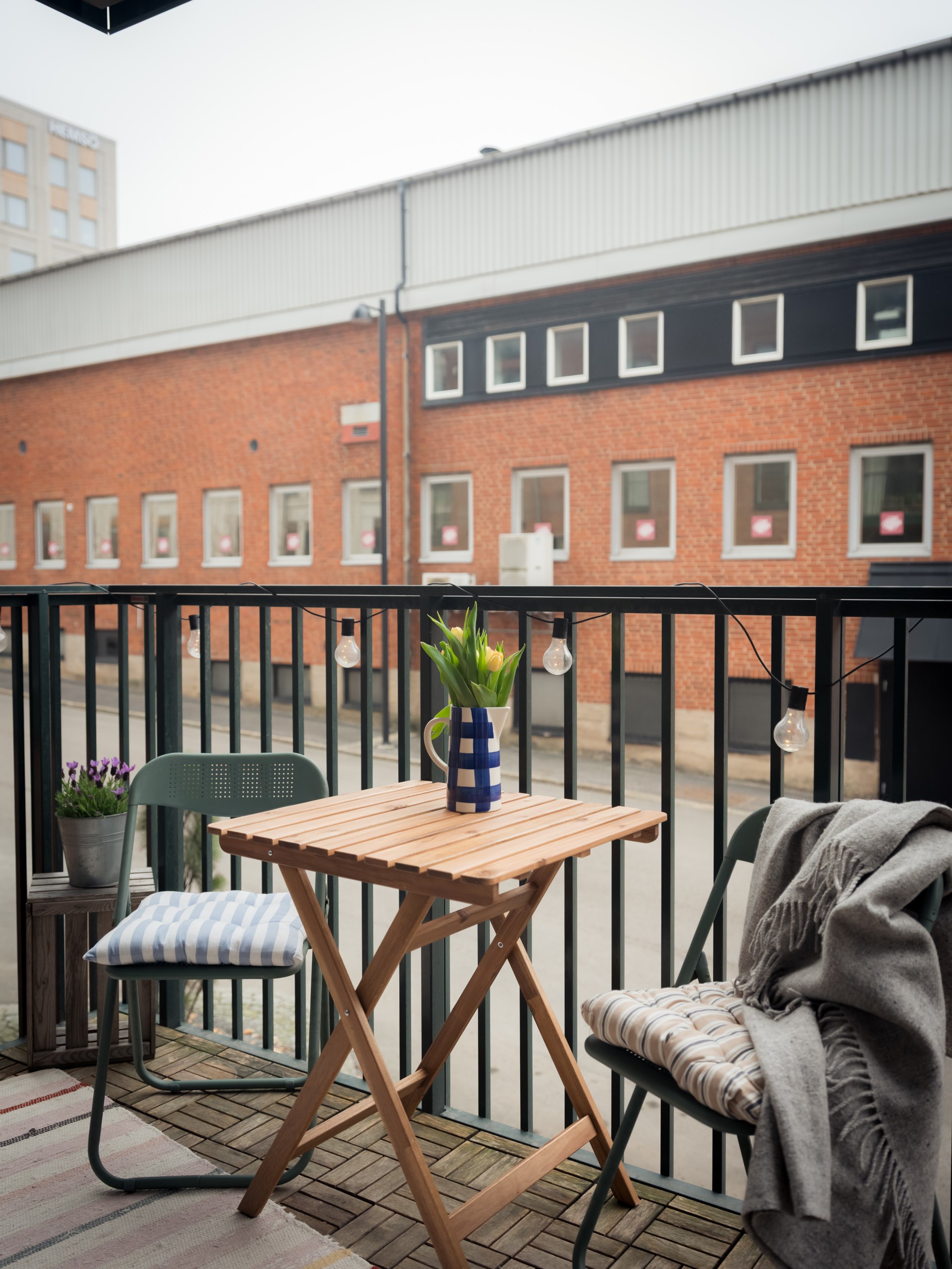 Generös trea med balkong och uteplats