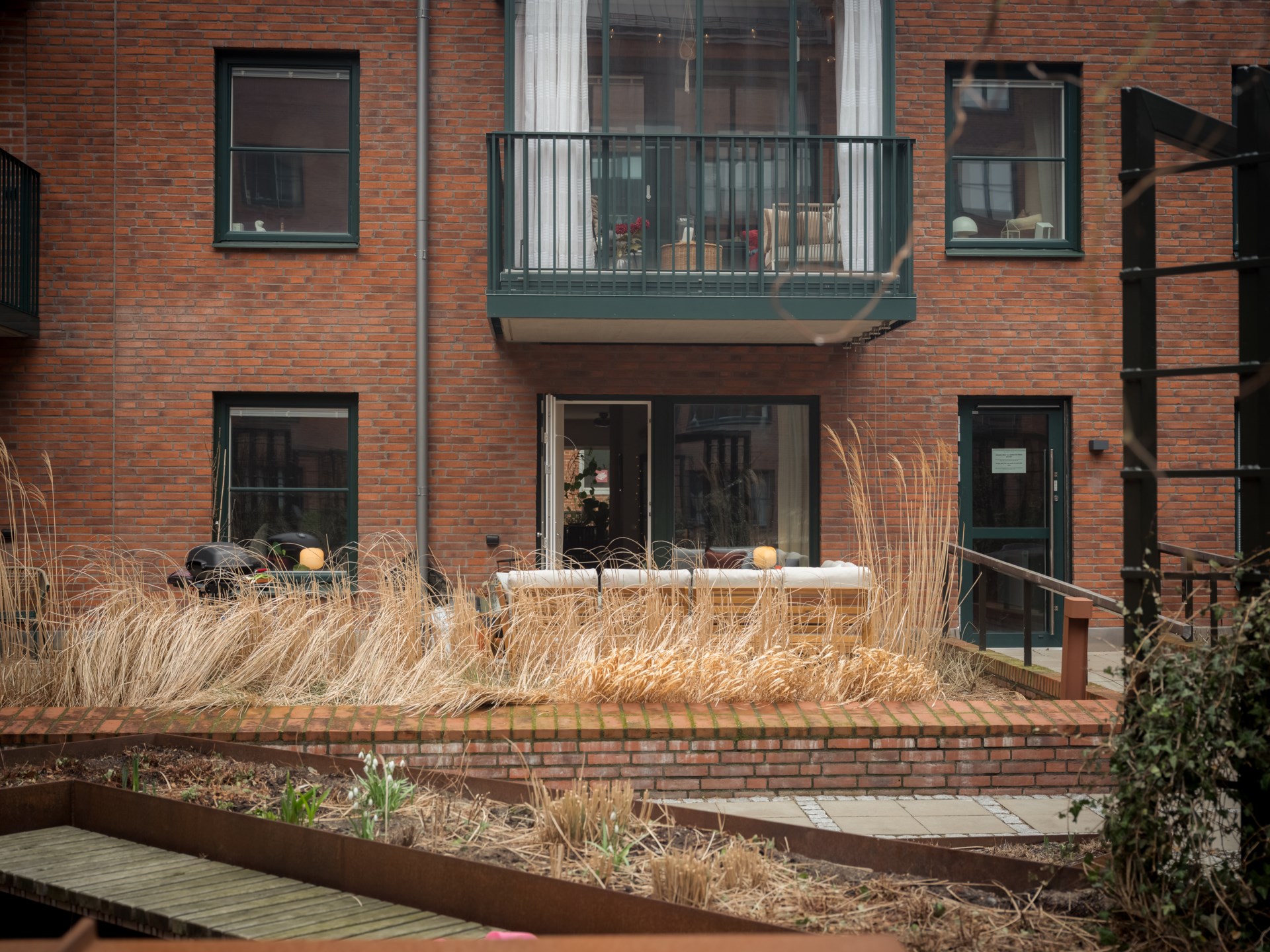 Generös trea med balkong och uteplats