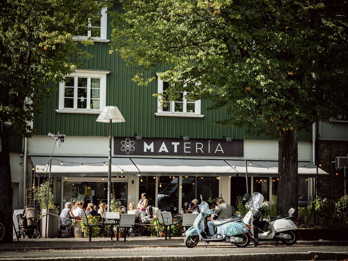 Generös trea med balkong och uteplats