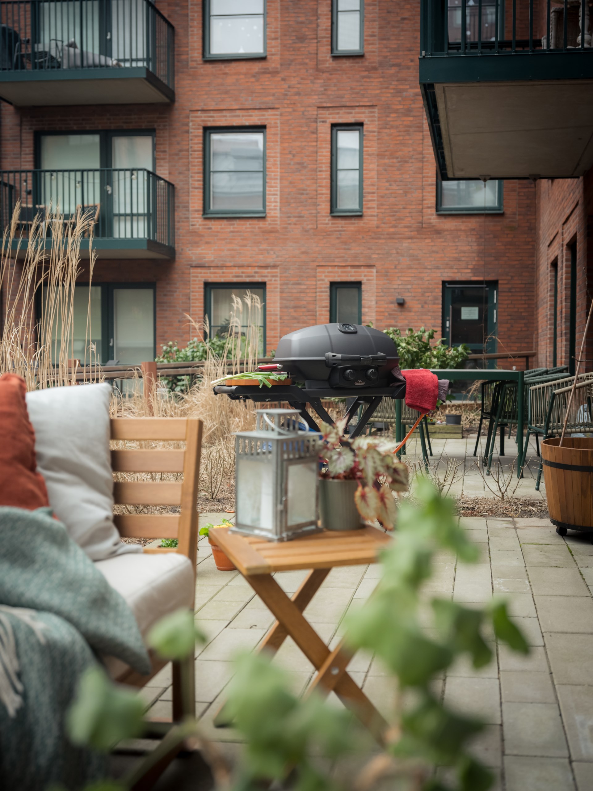 Generös trea med balkong och uteplats