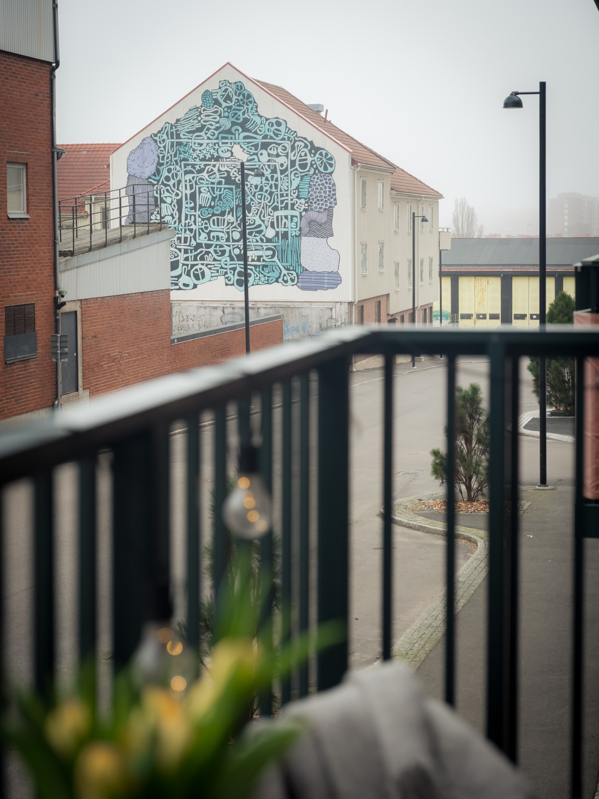 Generös trea med balkong och uteplats