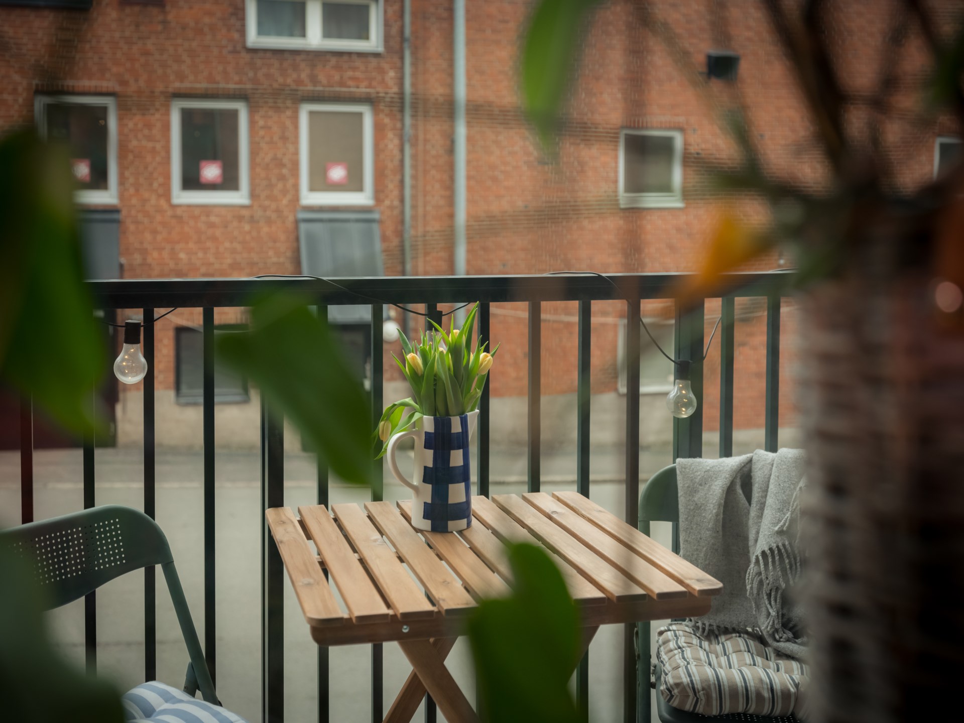 Generös trea med balkong och uteplats