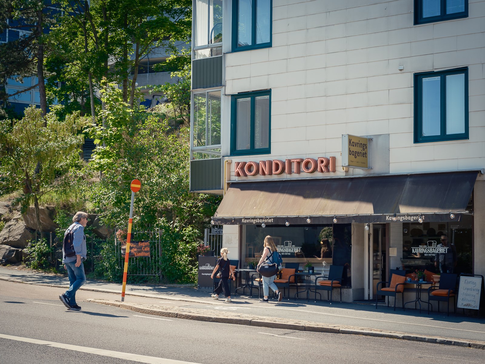 Funkispärla högt upp i huset med balkong!