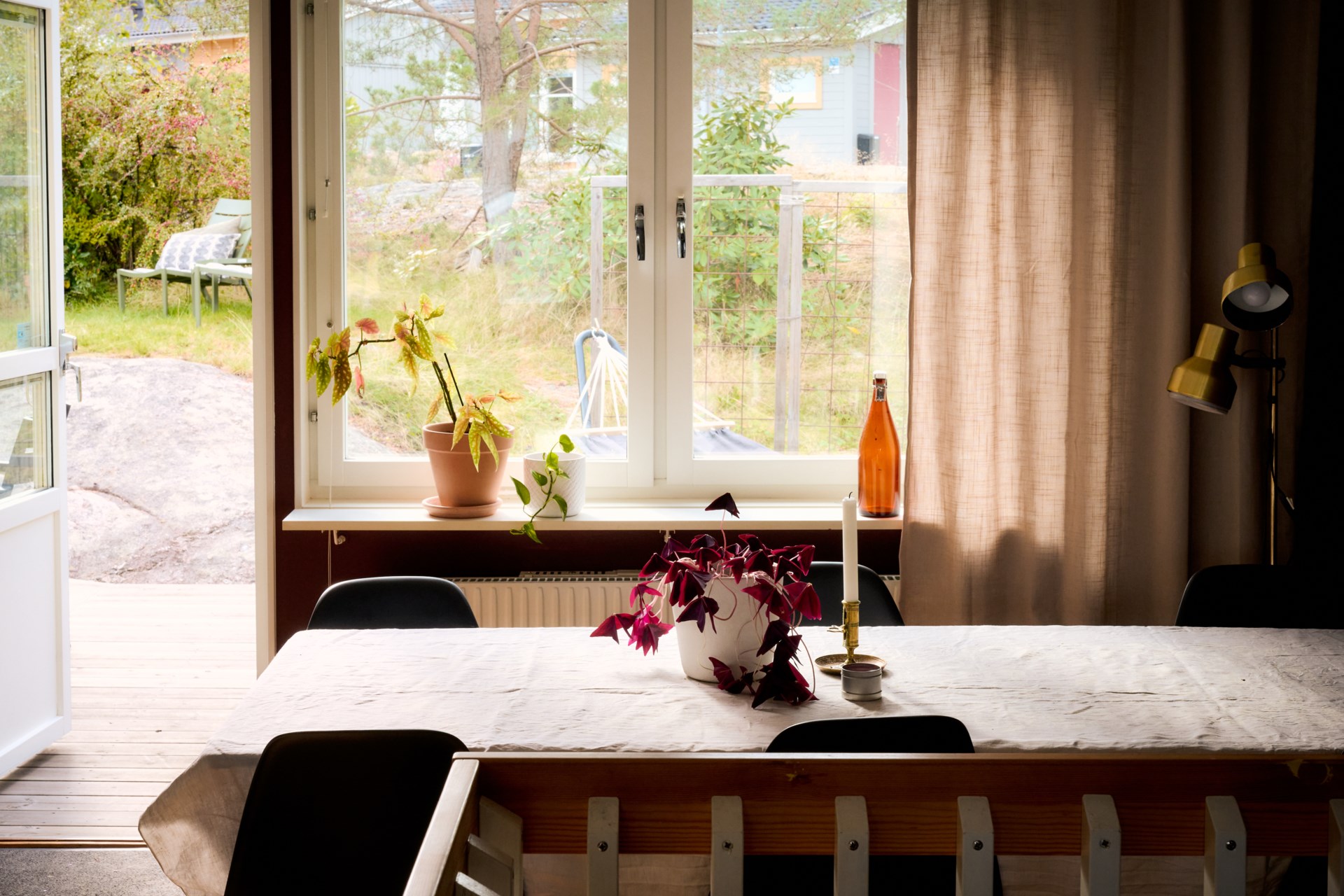 Bo nyrenoverat och naturskönt med villakänsla i bostadsrättsparhus!