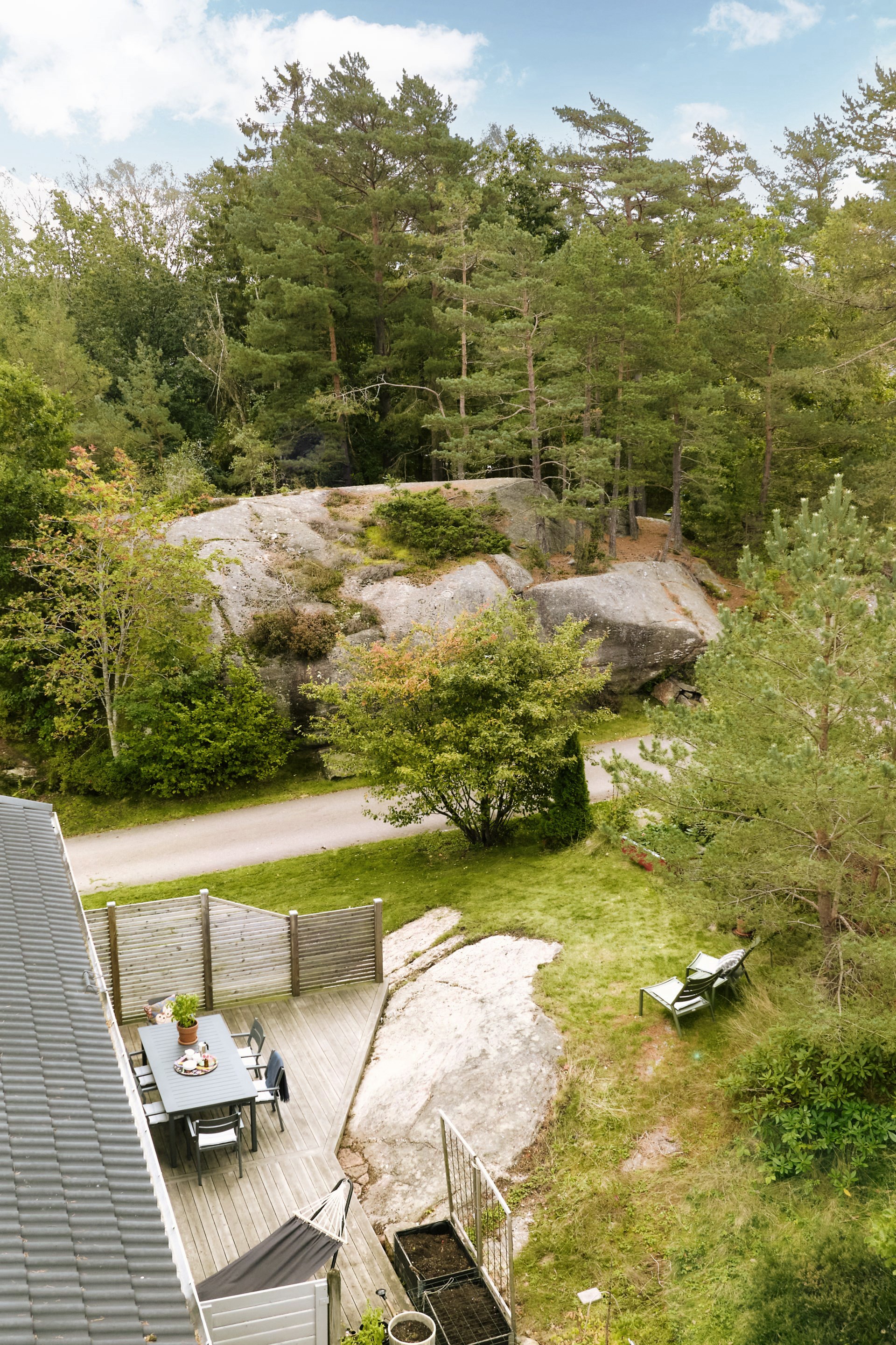 Bo nyrenoverat och naturskönt med villakänsla i bostadsrättsparhus!