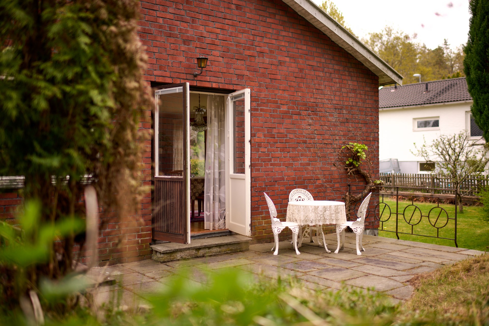 En 60-talsdröm i ett plan och källare med fint läge i natursköna Puketorp!