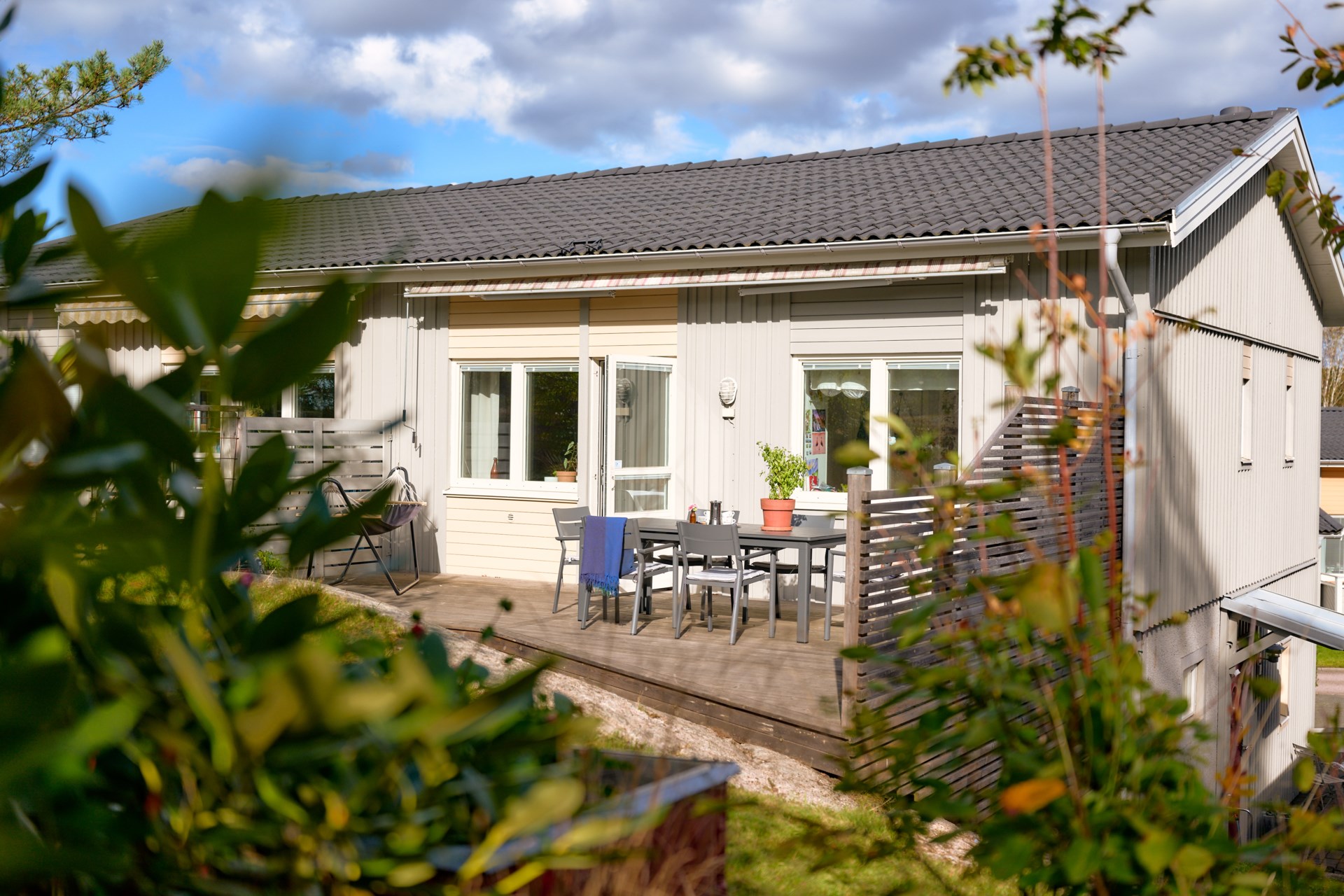 Bo nyrenoverat och naturskönt med villakänsla i bostadsrättsparhus!
