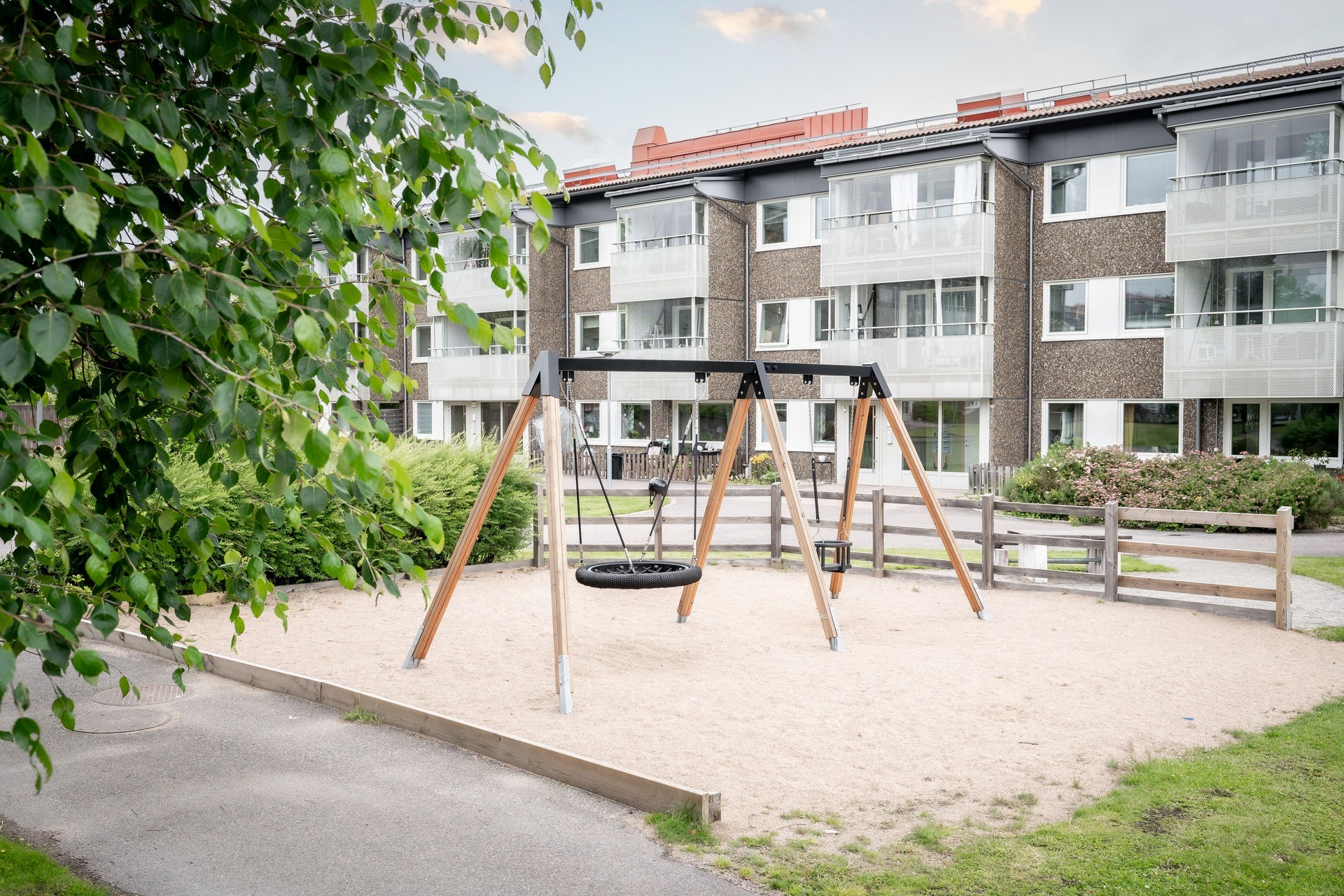 Nu finns möjlighet att förvärva en av de attraktiva tvåorna med inglasad balkong!