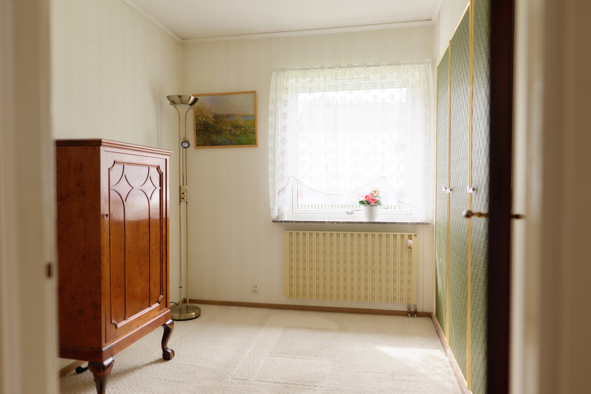 En 60-talsdröm i ett plan och källare med fint läge i natursköna Puketorp!