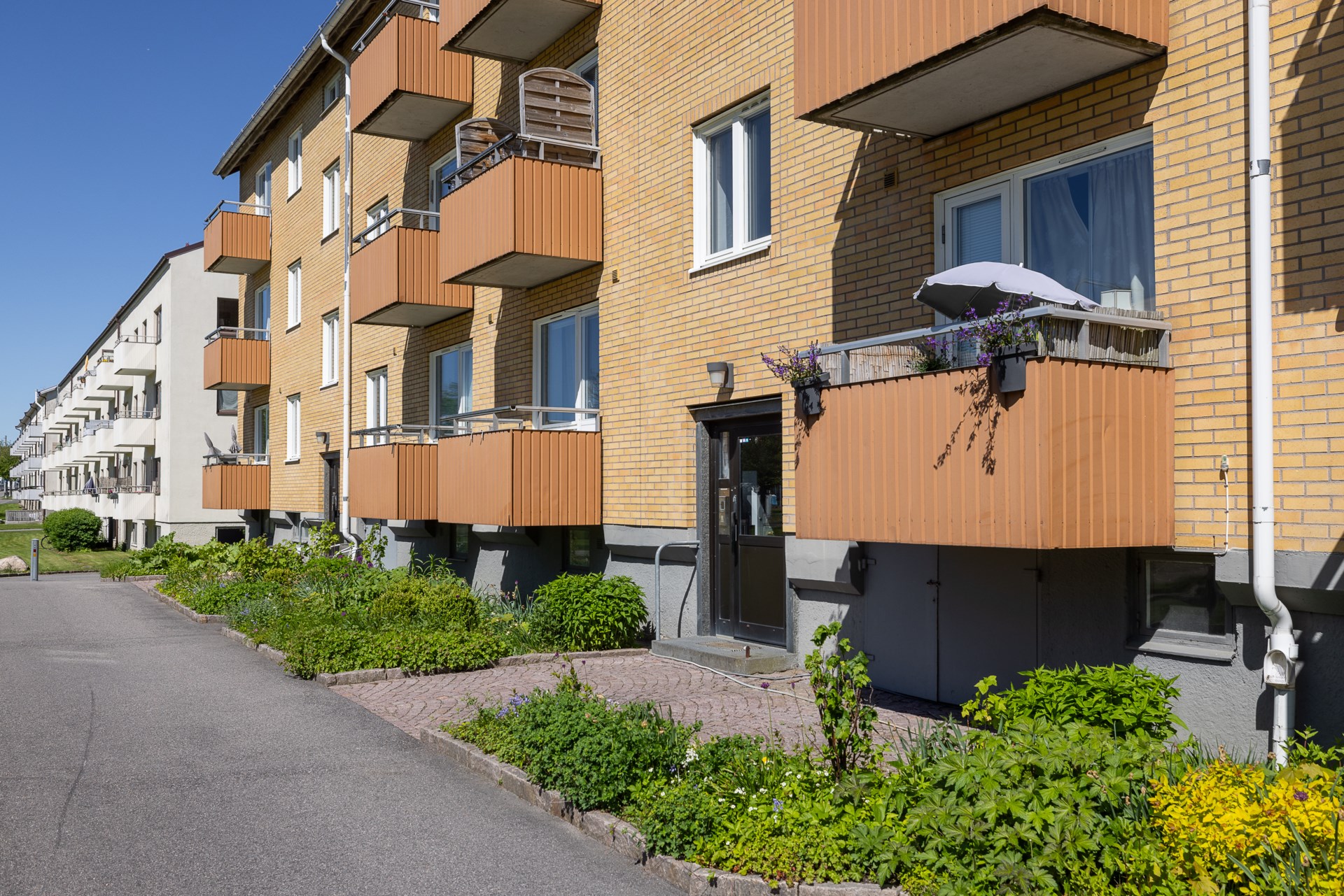 Funkispärla med balkong i västläge och granne med naturen!