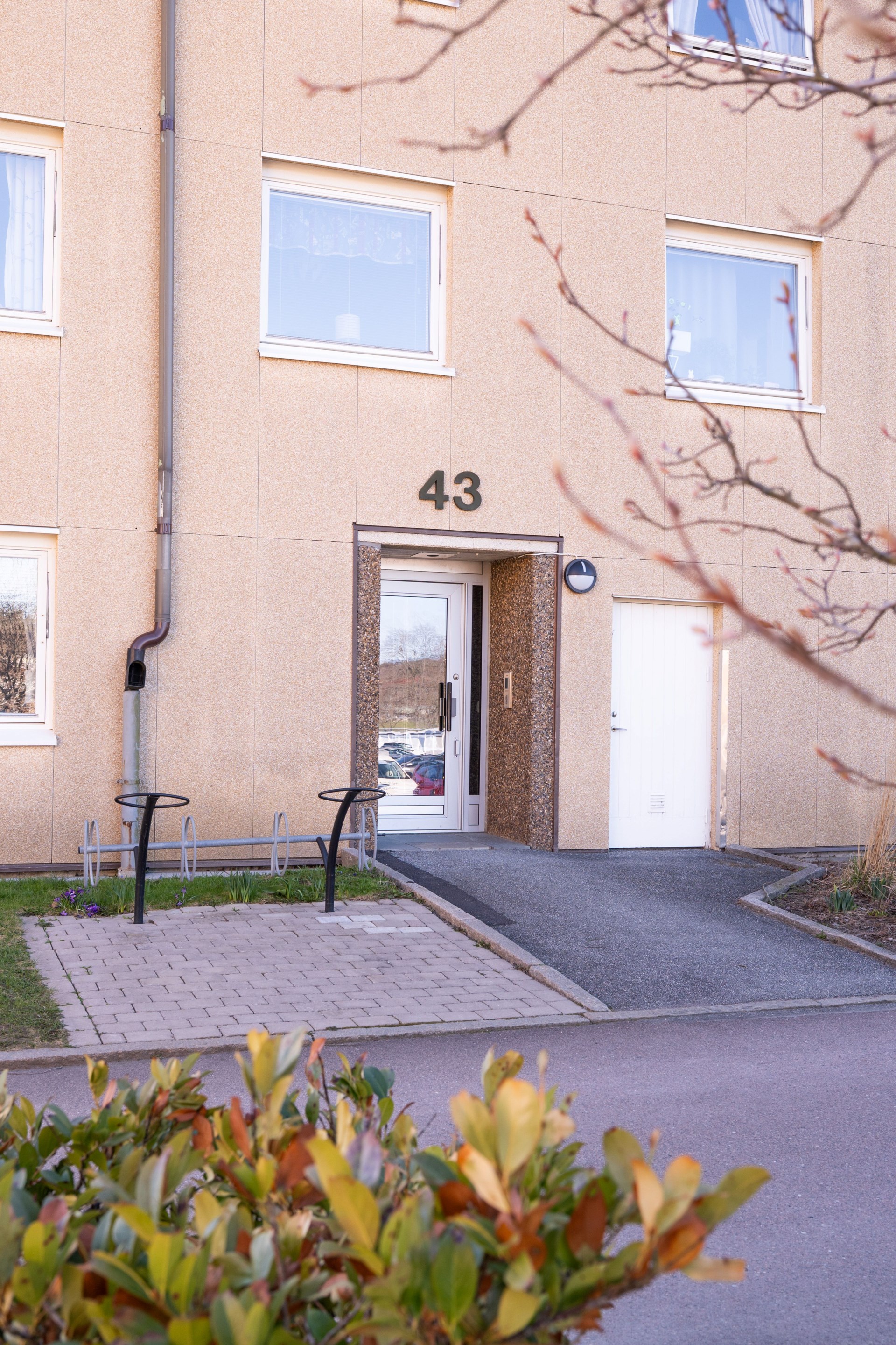 Välplanerad trea med högt och fint läge!