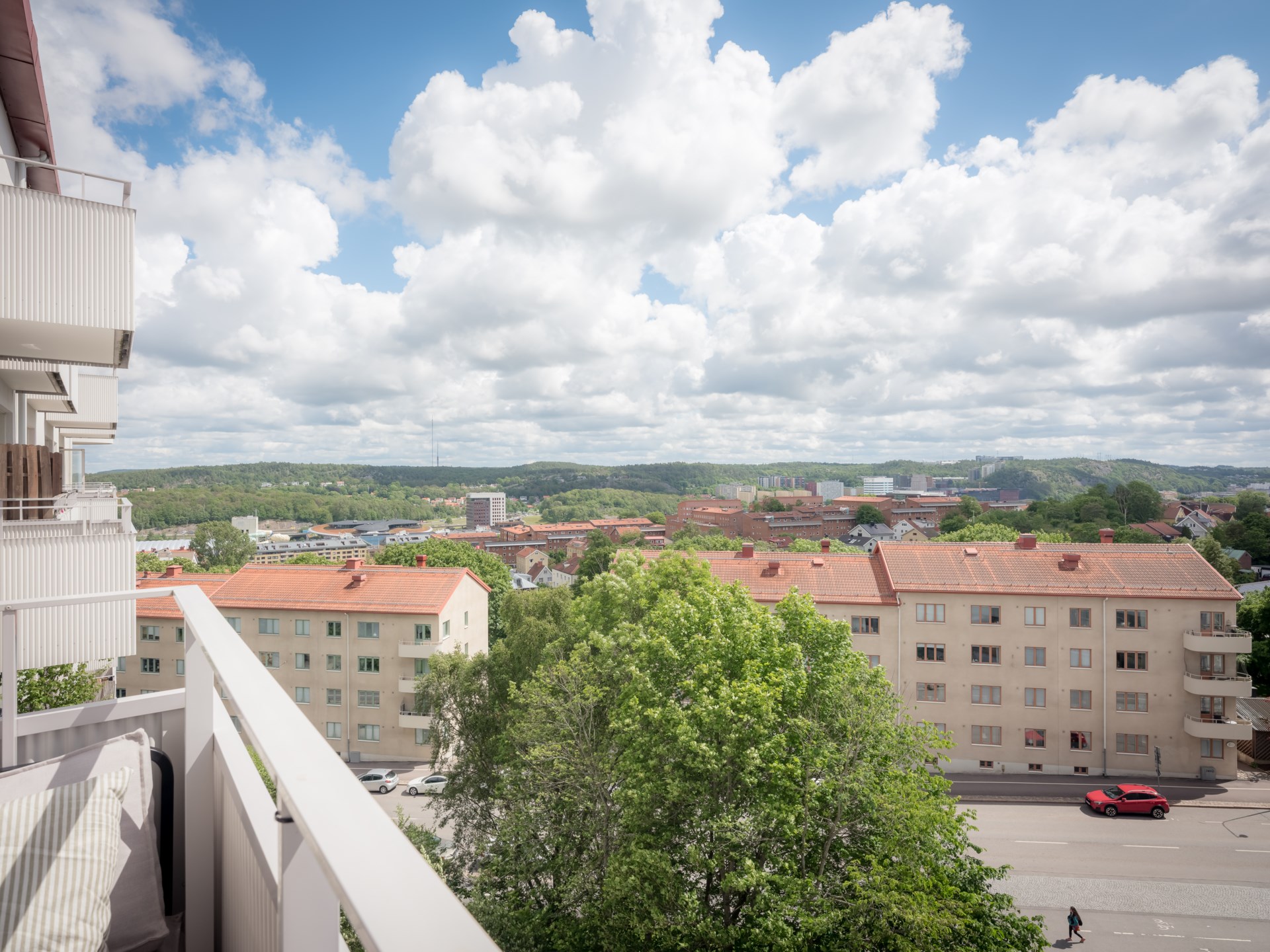 Funkispärla högt upp i huset med balkong!
