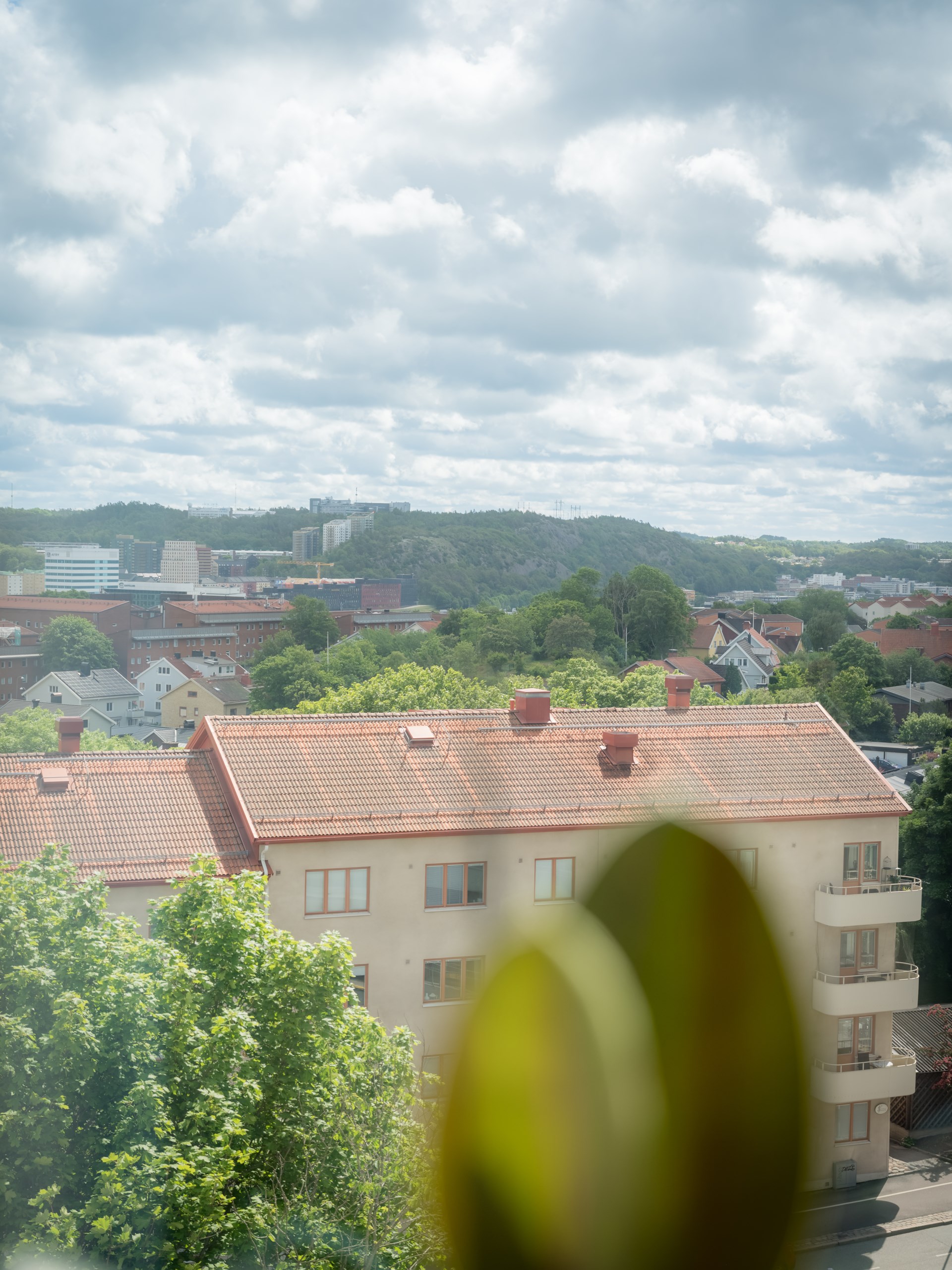 Funkispärla högt upp i huset med balkong!
