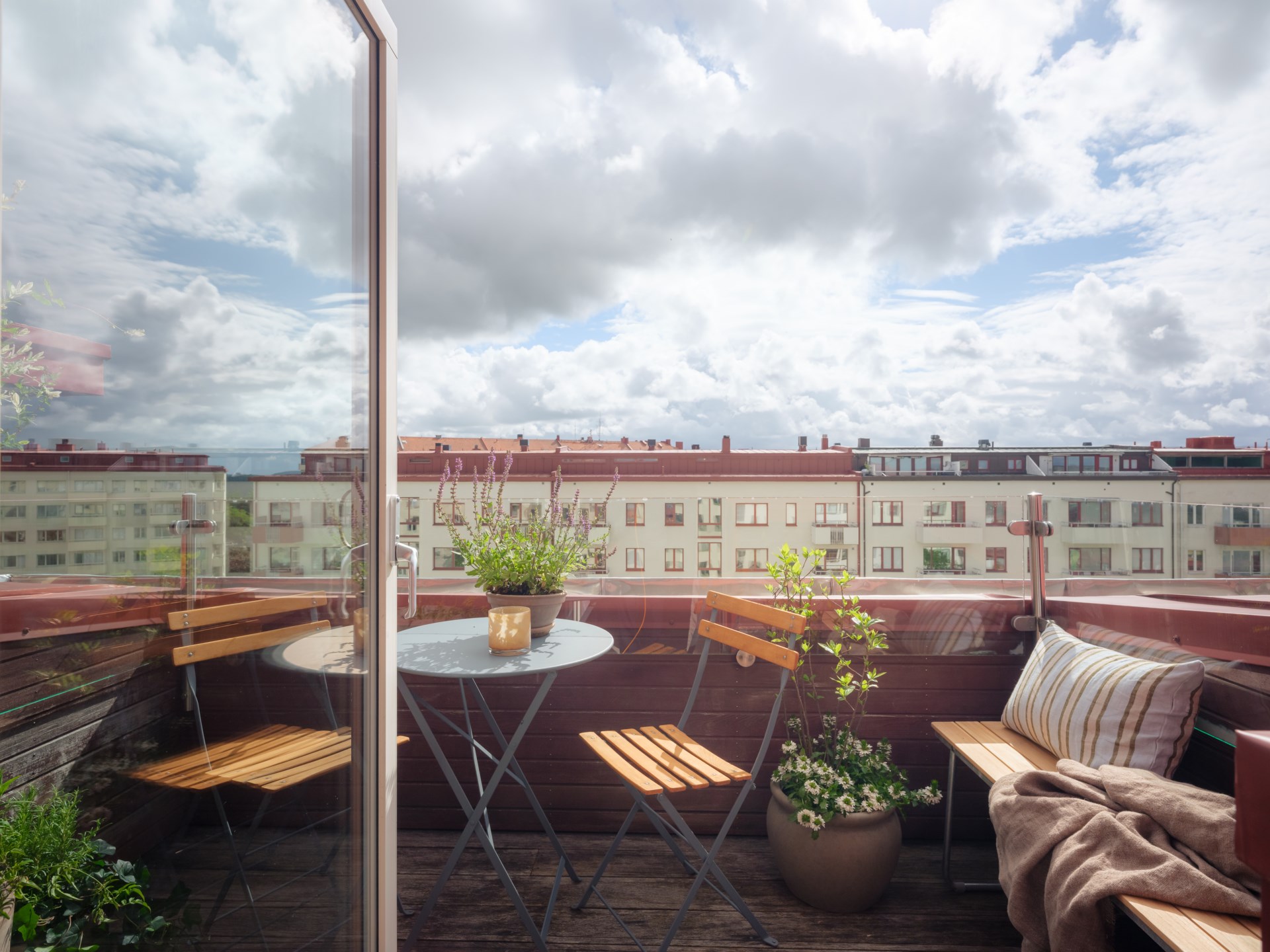 Trea högst upp i huset med två terrasser!