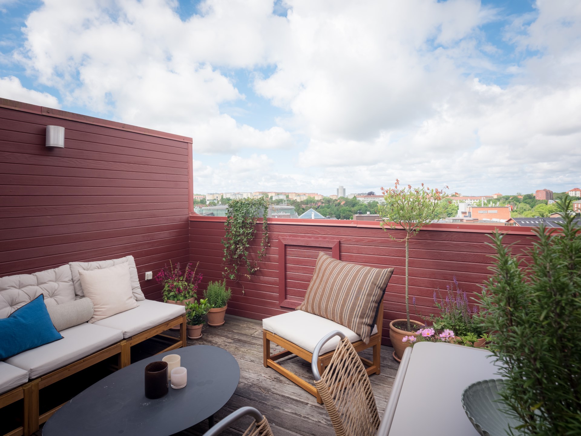 Trea högst upp i huset med två terrasser!