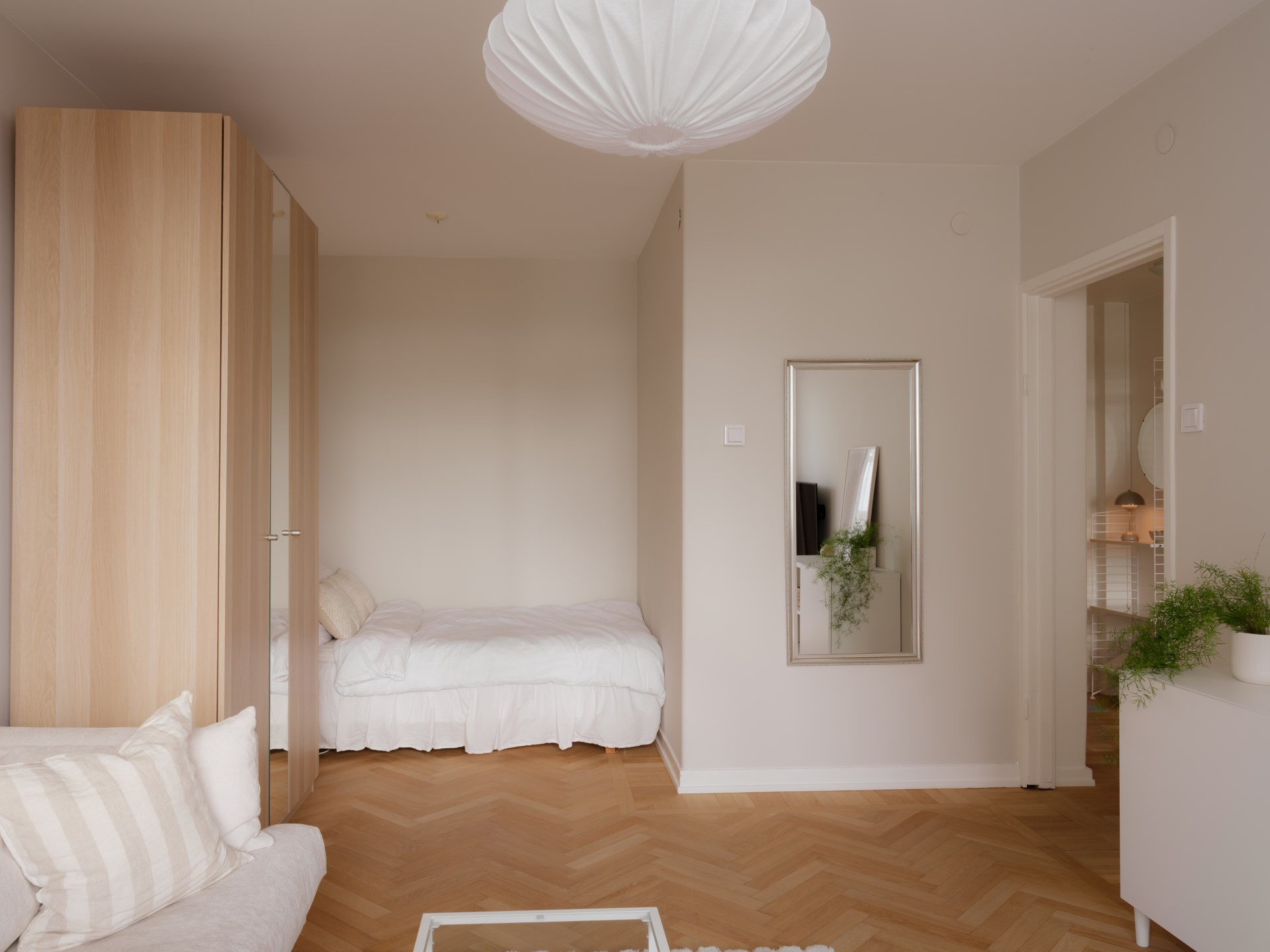 Funkispärla högt upp i huset med balkong!