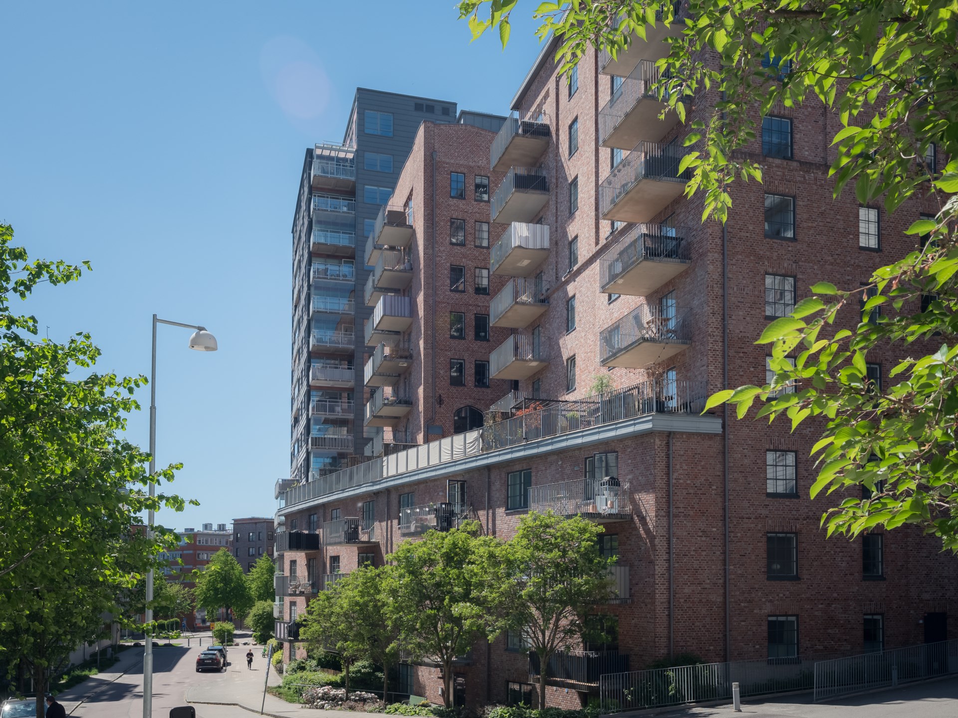 Stilren och generös tvårummare