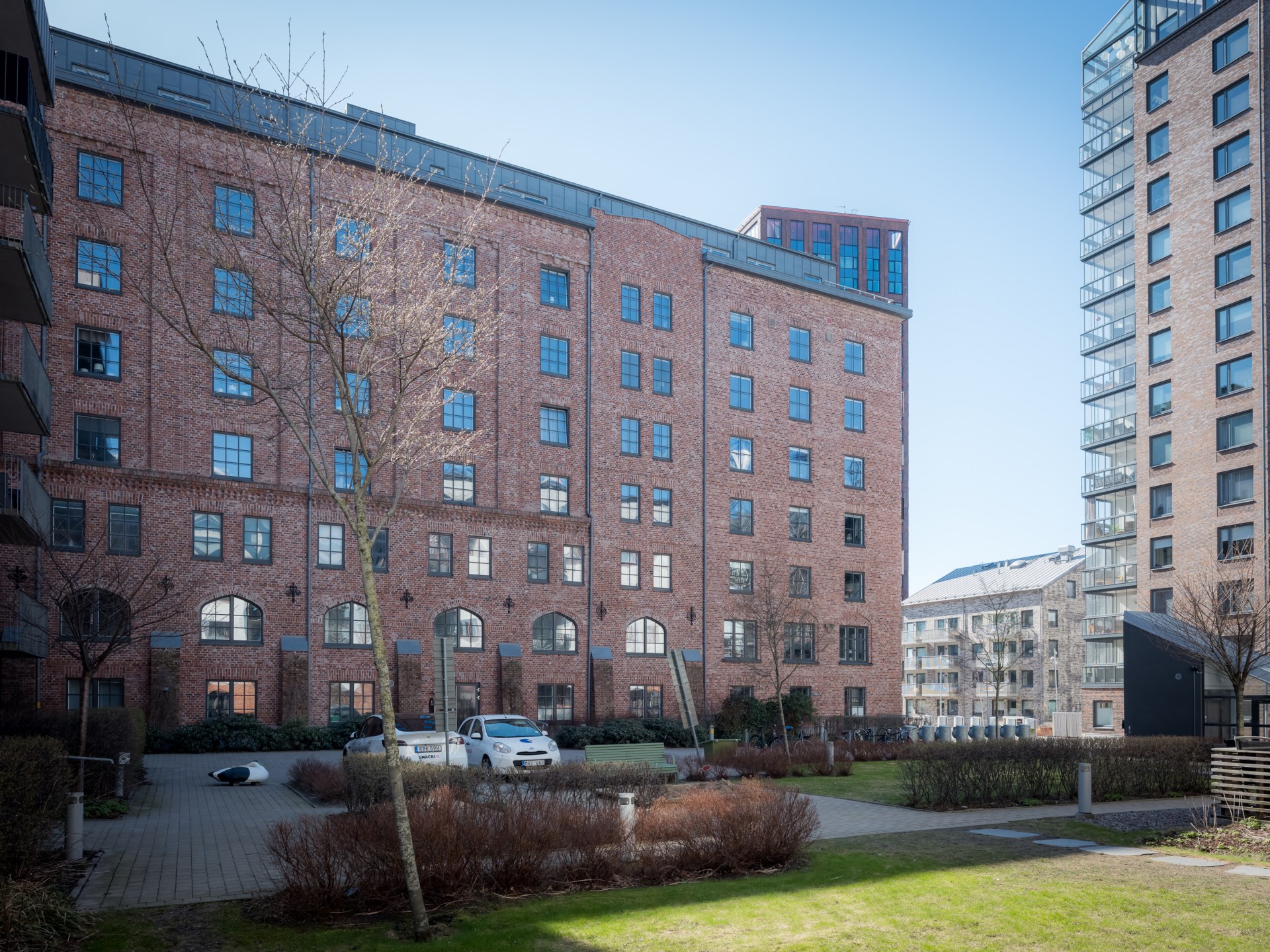 Stilren och generös tvårummare