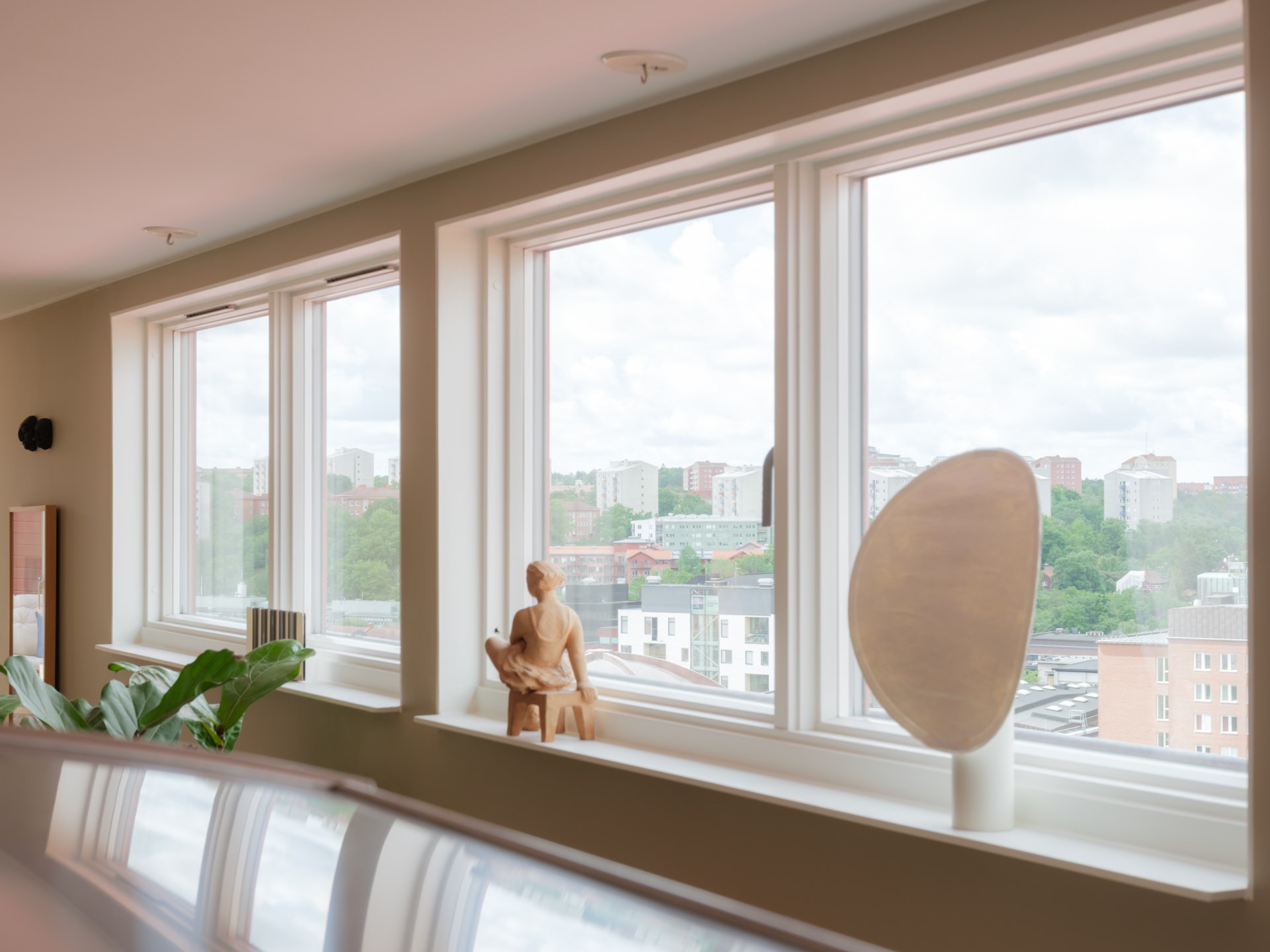 Trea högst upp i huset med två terrasser!