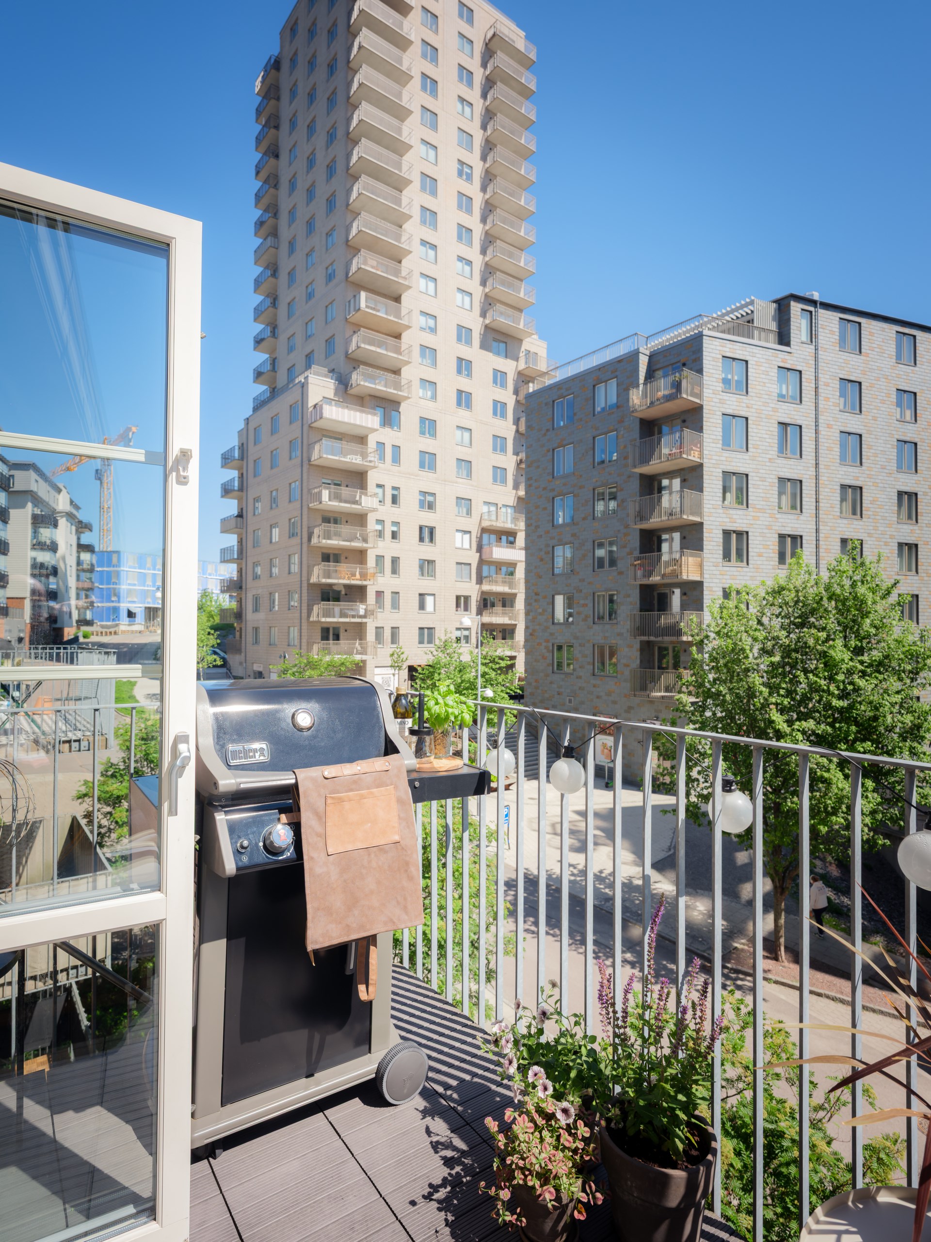 Stilren och generös tvårummare