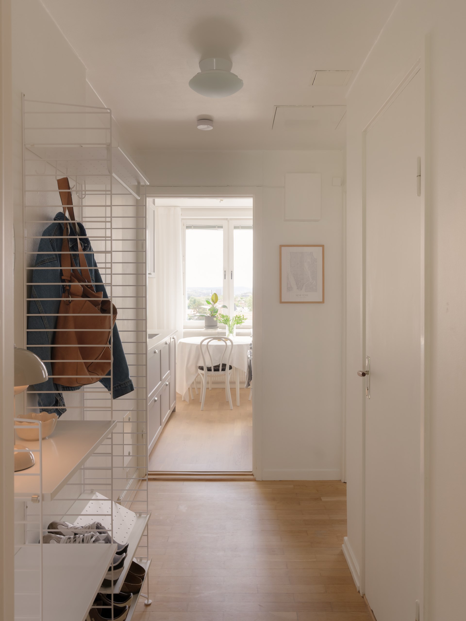 Funkispärla högt upp i huset med balkong!