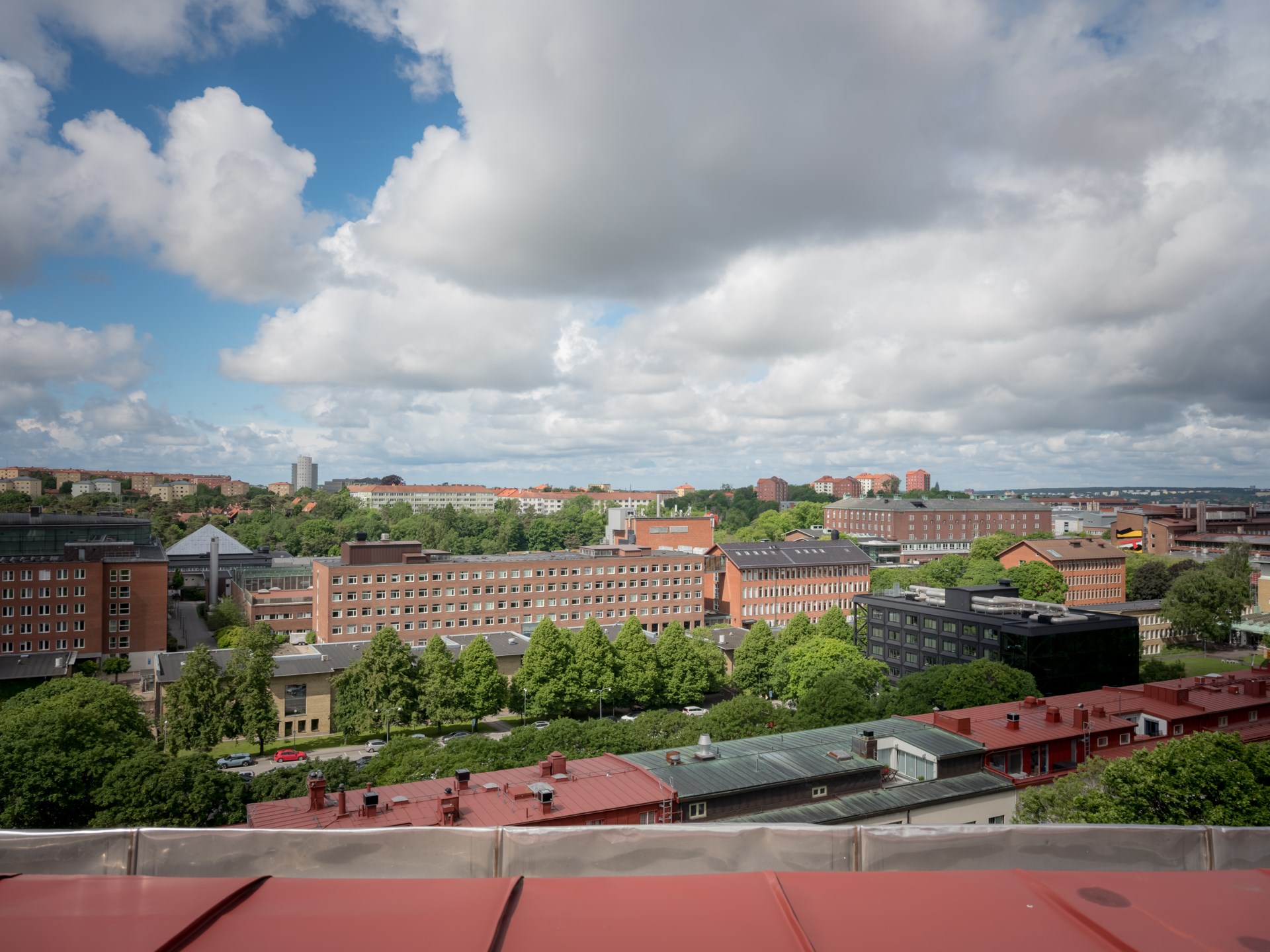 Trea högst upp i huset med två terrasser!