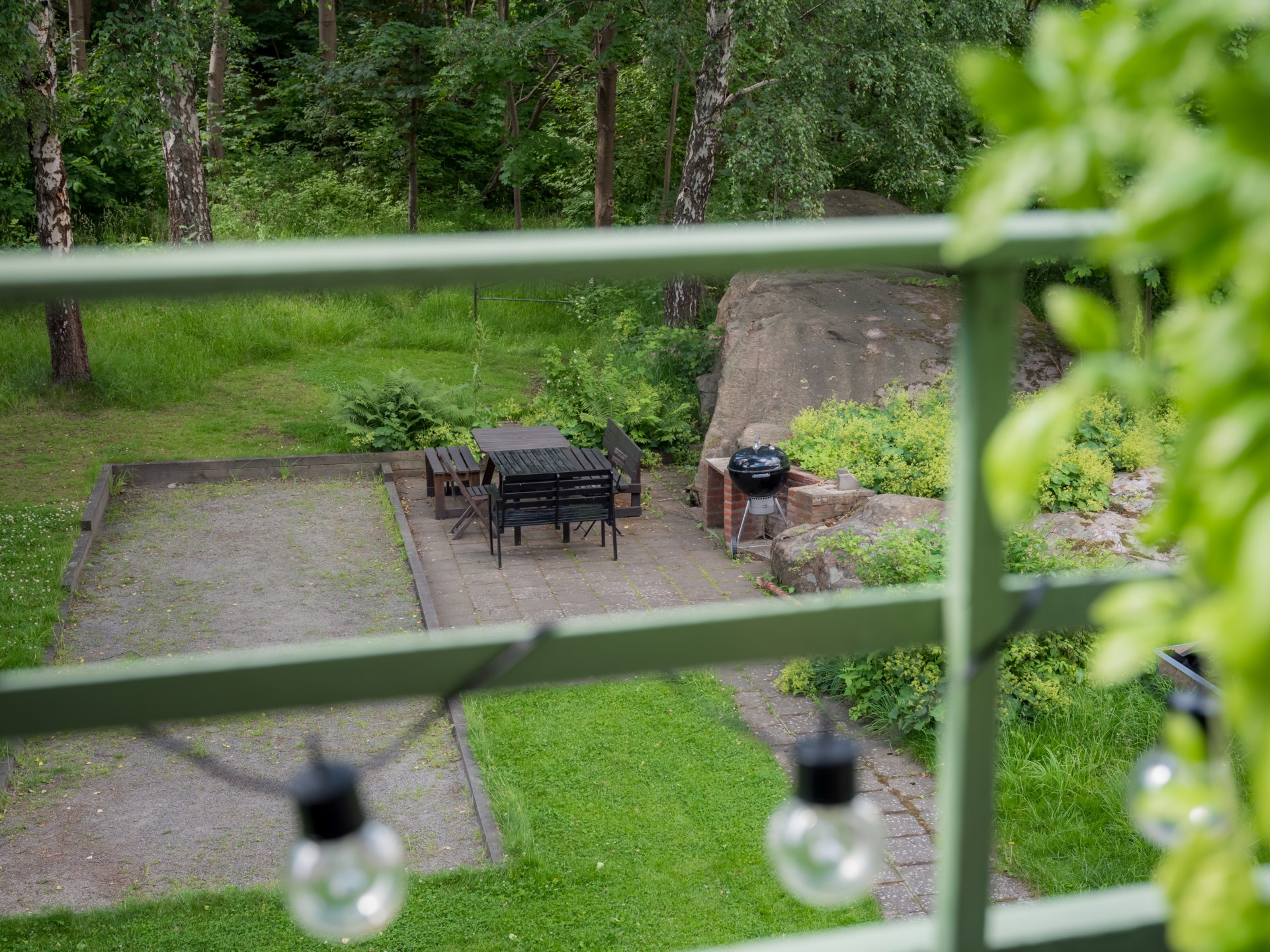 Ljus och välplanerad funkistvåa med solig balkong mot grönska