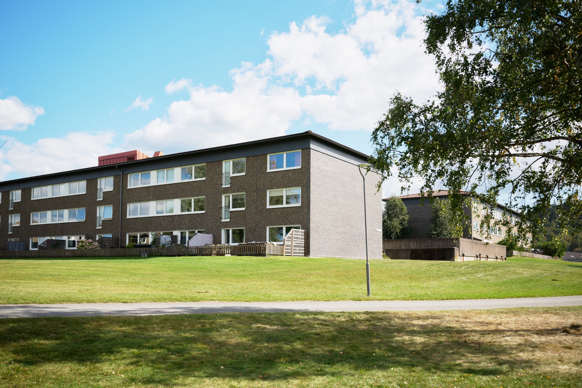 Markplans tvåa med härlig uteplats och nyrenoverat badrum!