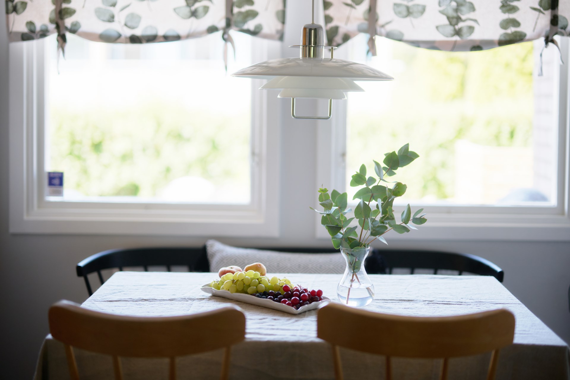 Välplanerat och smakfullt renoverat radhus i familjevänliga Utby!