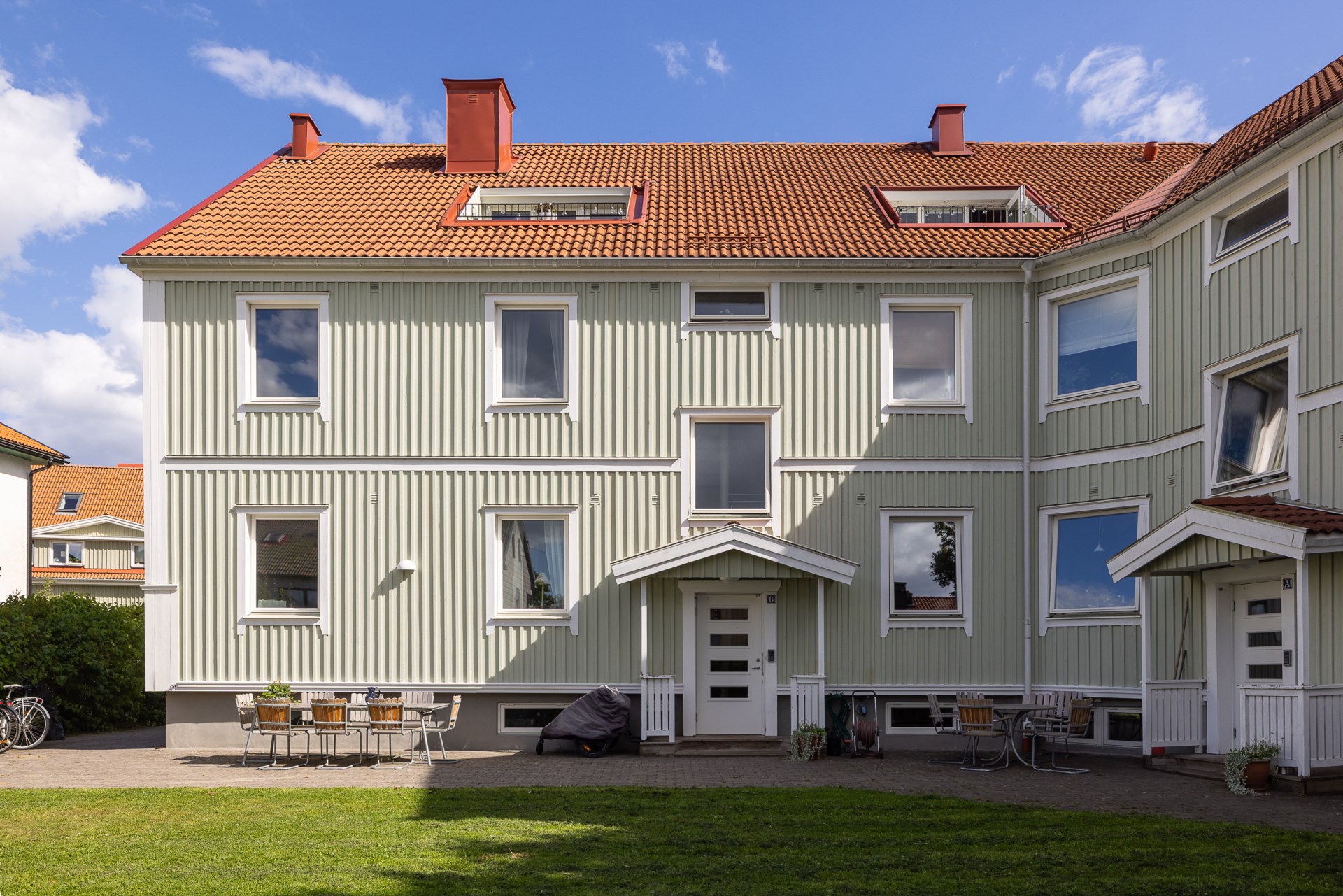 Makalöst vacker vindslägenhet med terrass i soligt västerläge!