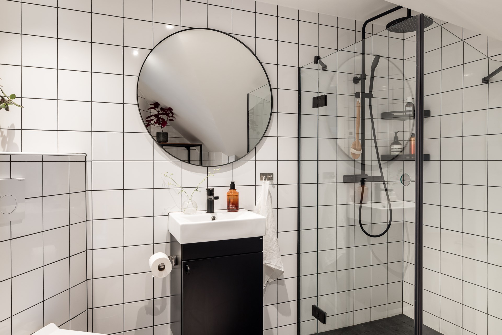 Makalöst vacker vindslägenhet med terrass i soligt västerläge!