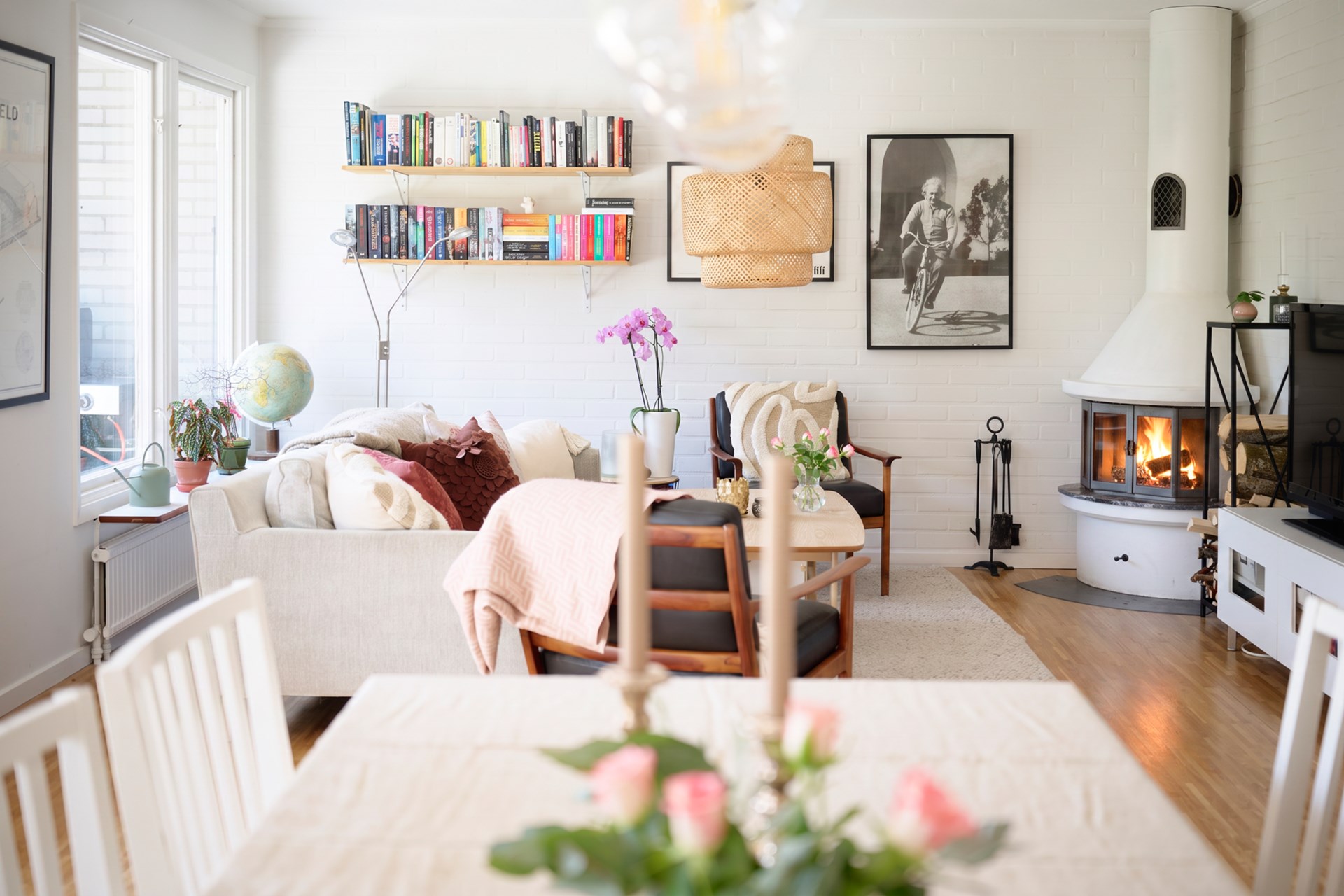Välplanerat och smakfullt renoverat radhus i familjevänliga Utby!