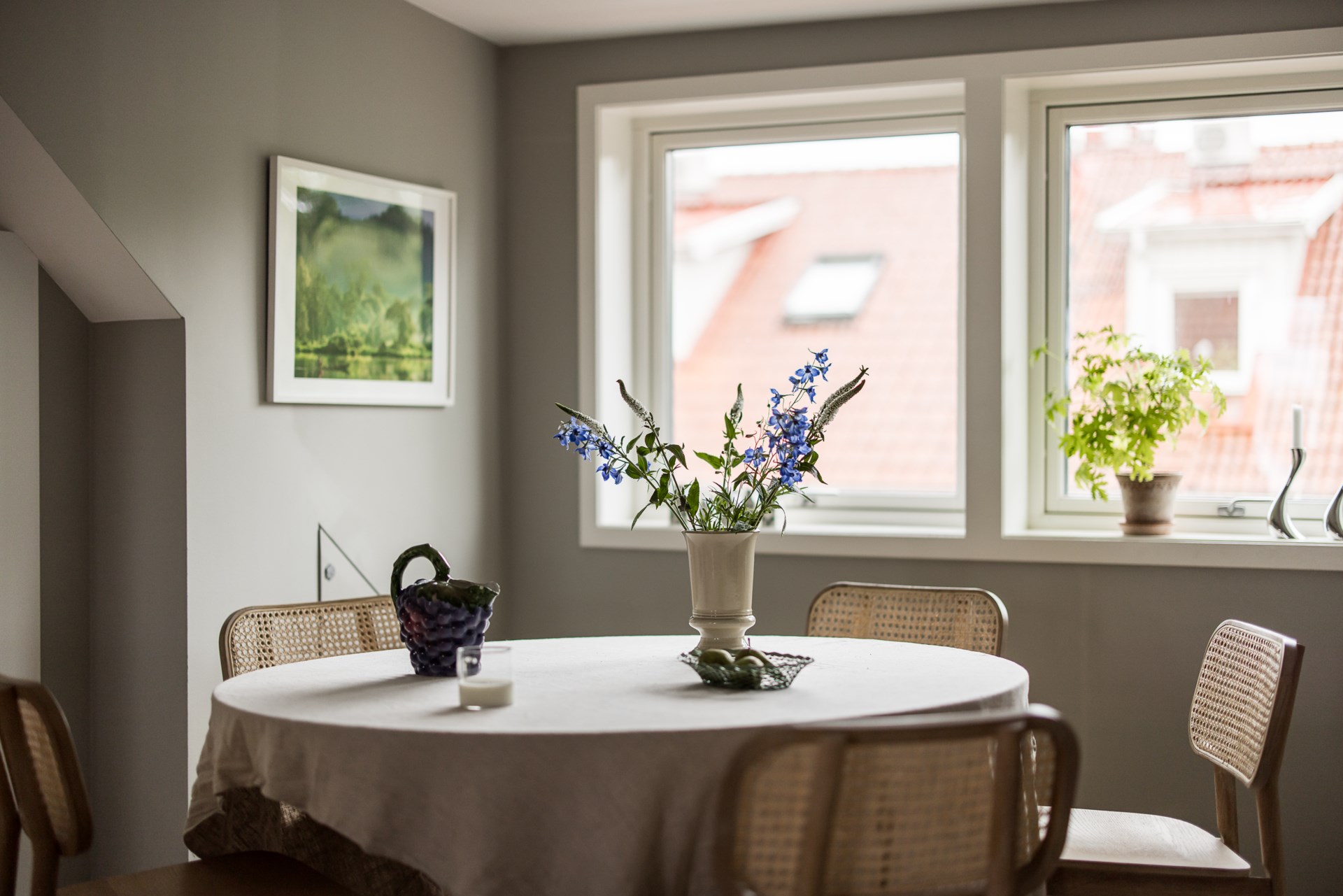 Makalöst vacker vindslägenhet med terrass i soligt västerläge!